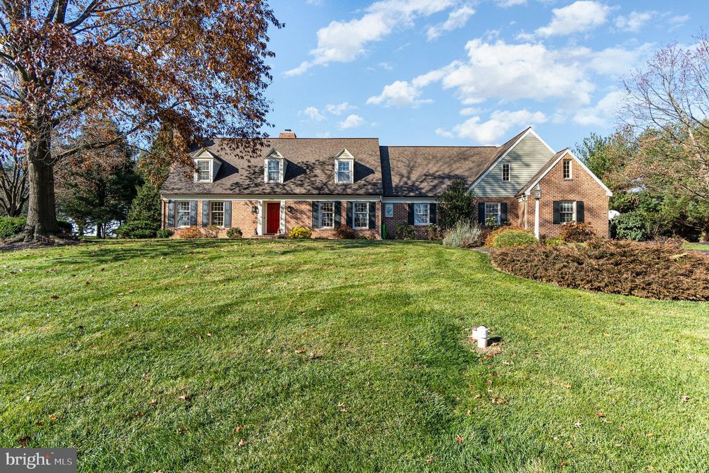 Photo of 718 Buckwood Lane, Lititz, PA 17543 (MLS # PALA2043790)