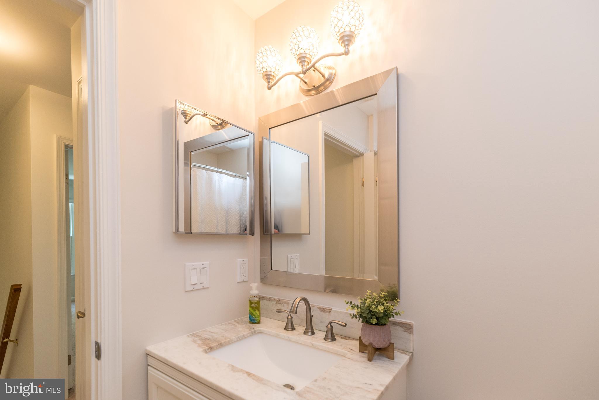 BUCKINGHAM SQ - Residential