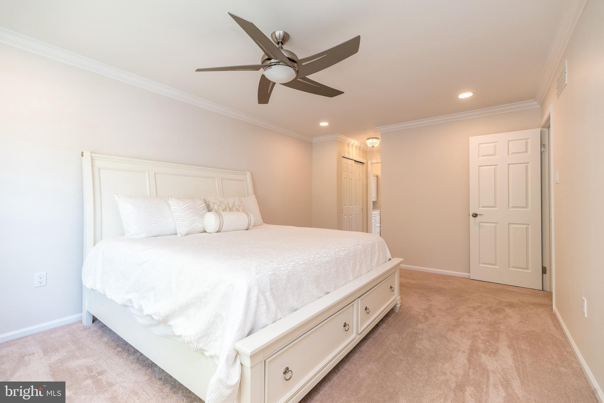 BUCKINGHAM SQ - Residential