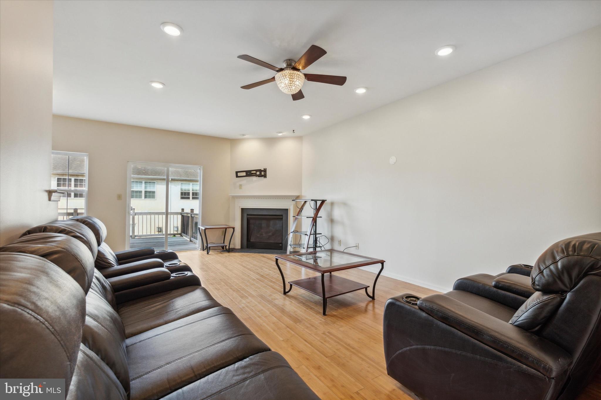 MONROE COURT - Residential