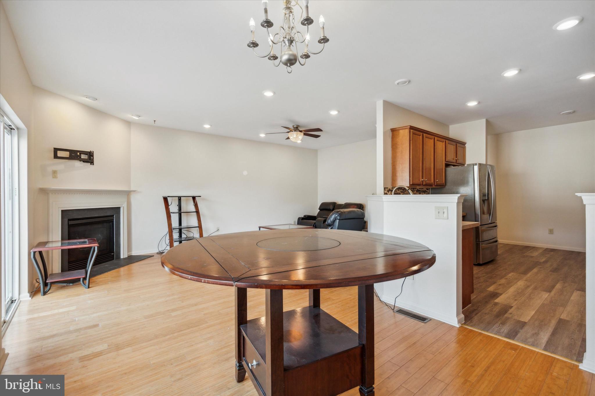 MONROE COURT - Residential