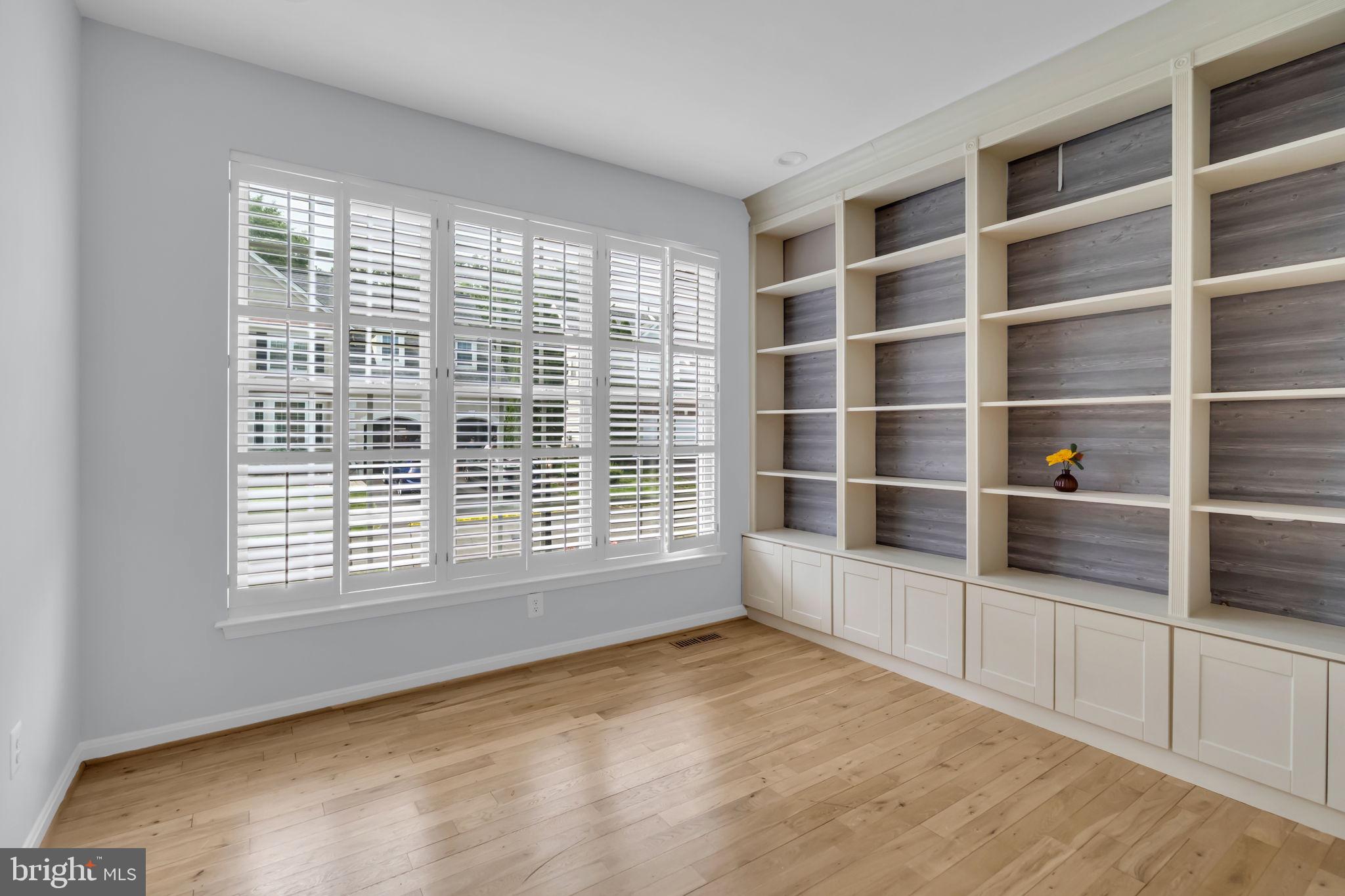 SOUTH RIDING - Residential