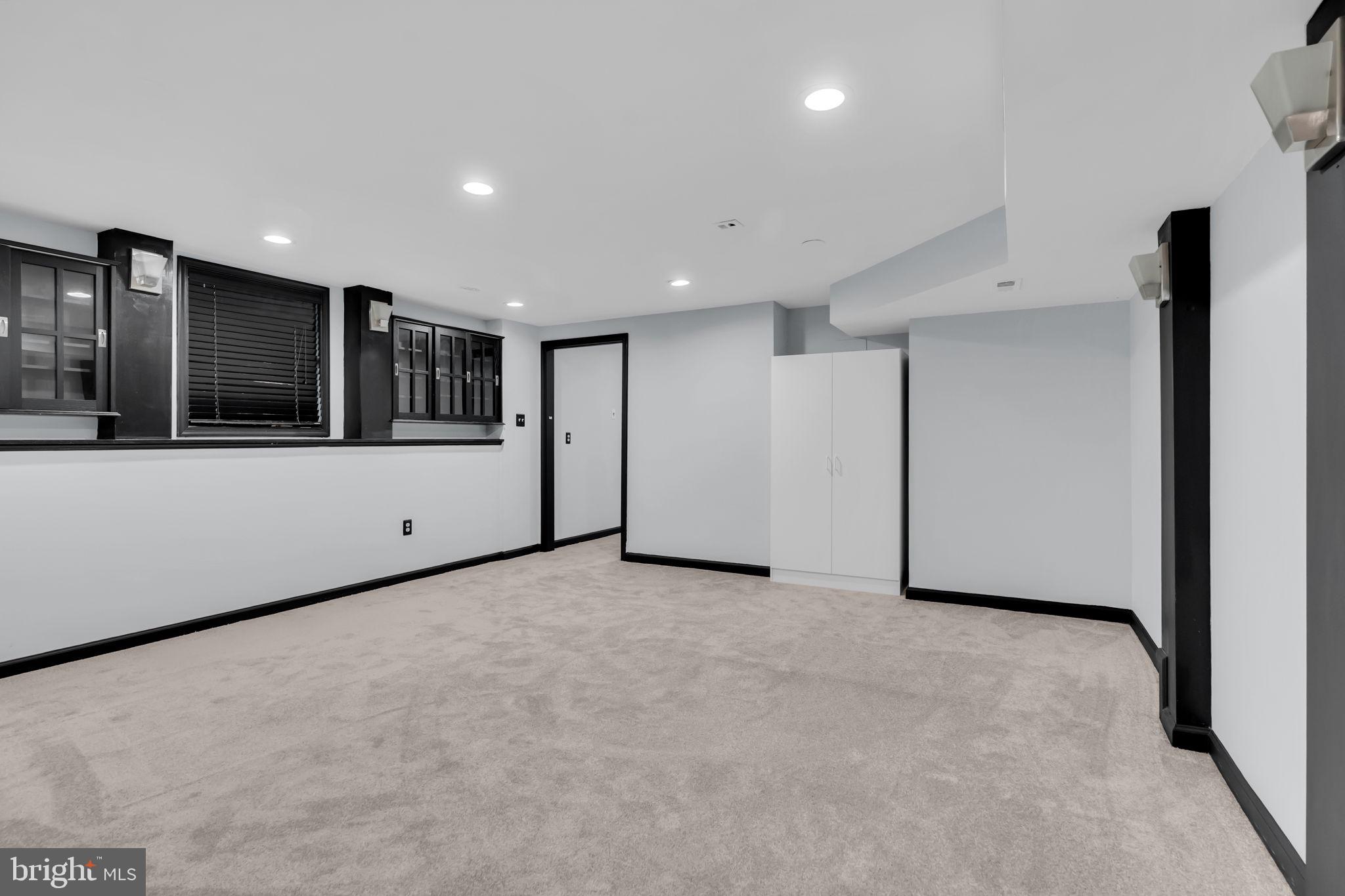 SOUTH RIDING - Residential