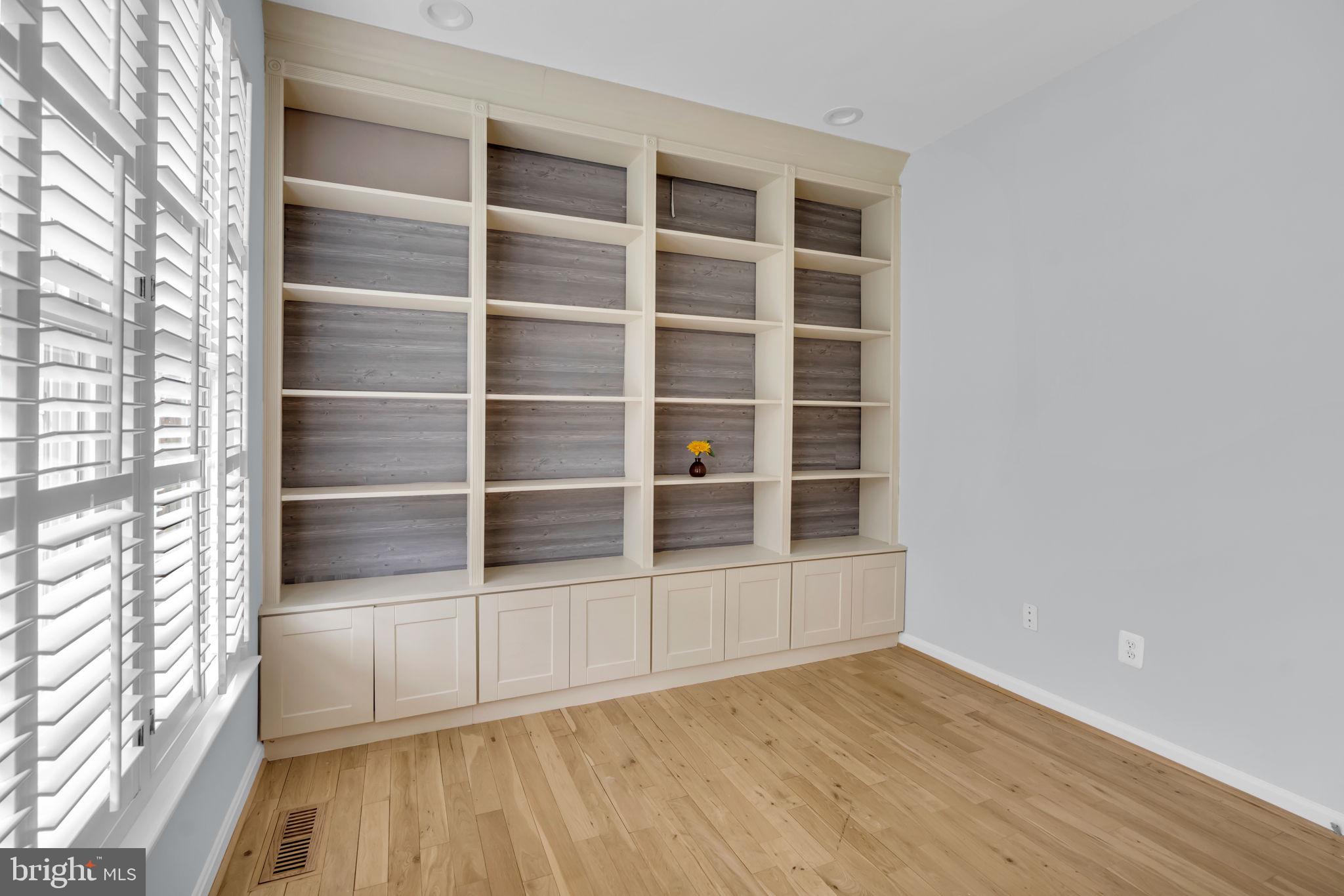 SOUTH RIDING - Residential