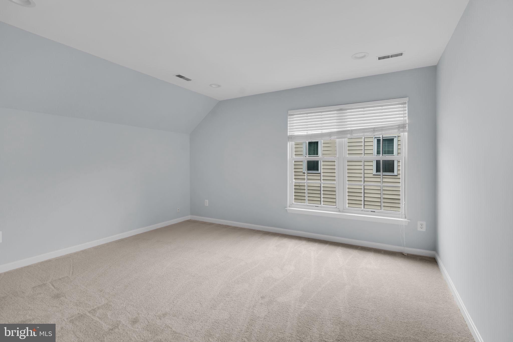 SOUTH RIDING - Residential