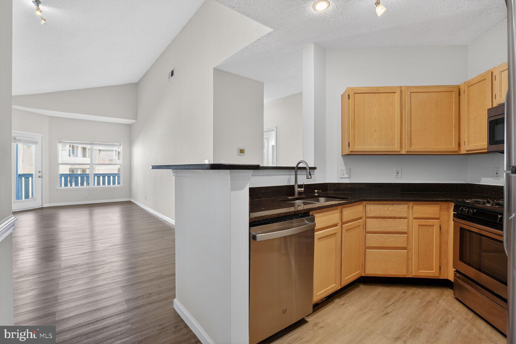 SANDERLING CONDO - Residential