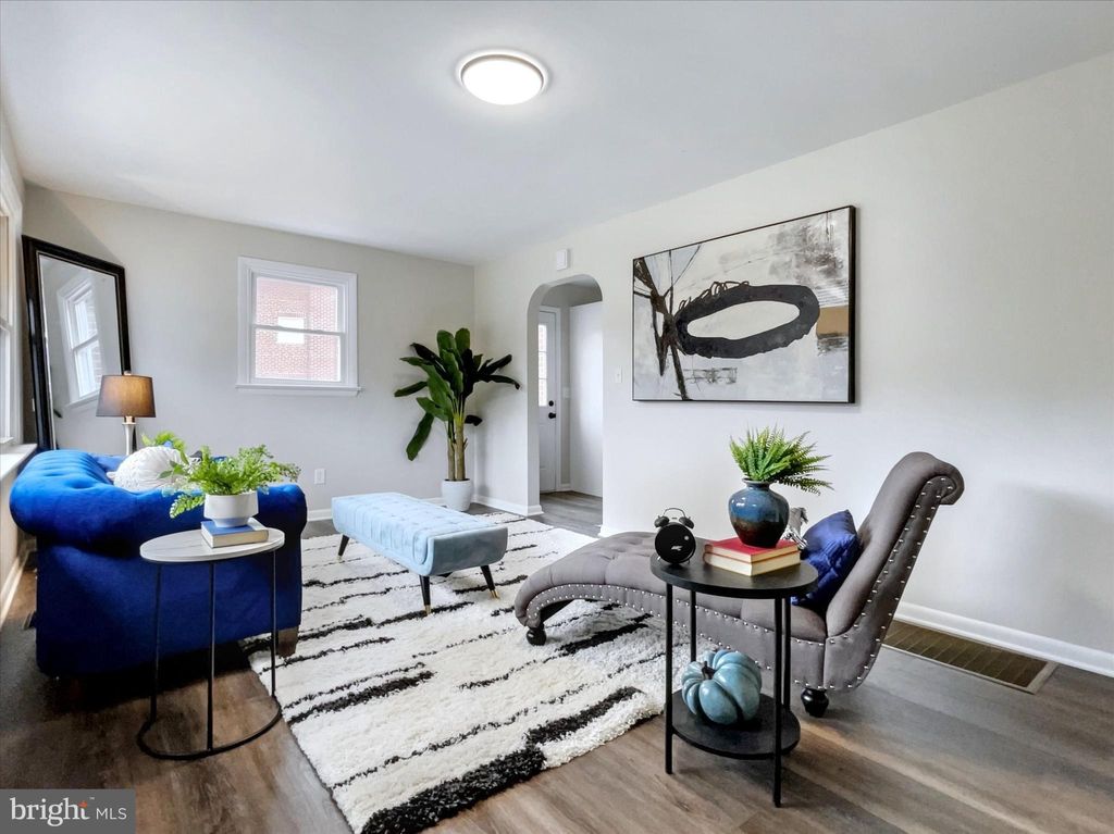 Photo of 468 W Bainbridge Street, ELIZABETHTOWN, PA 17022 (MLS # PALA2064944)