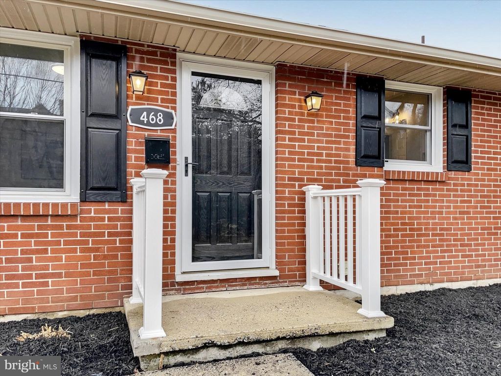 Photo of 468 W Bainbridge Street, ELIZABETHTOWN, PA 17022 (MLS # PALA2064944)