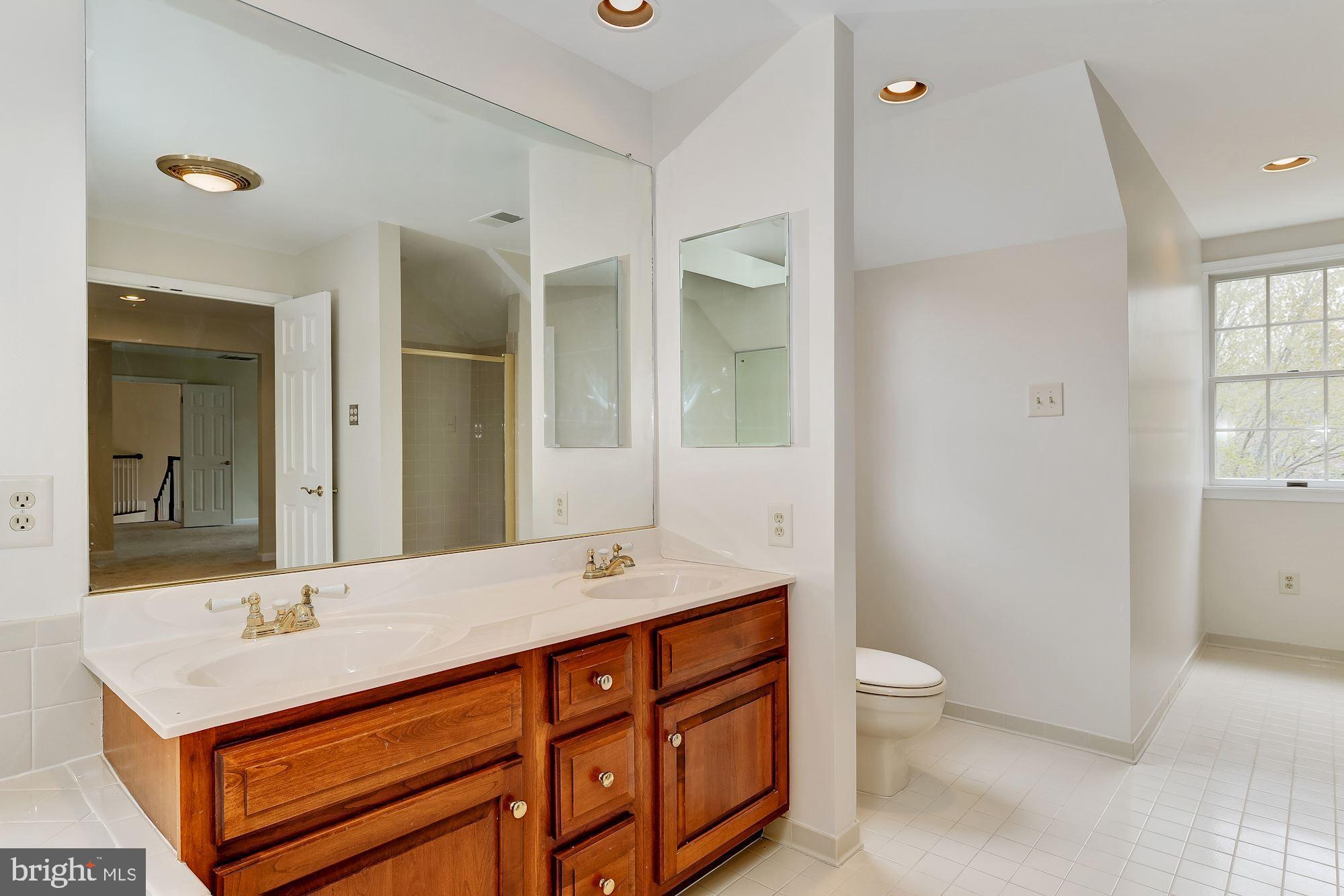 HOBBITS GLEN - Residential