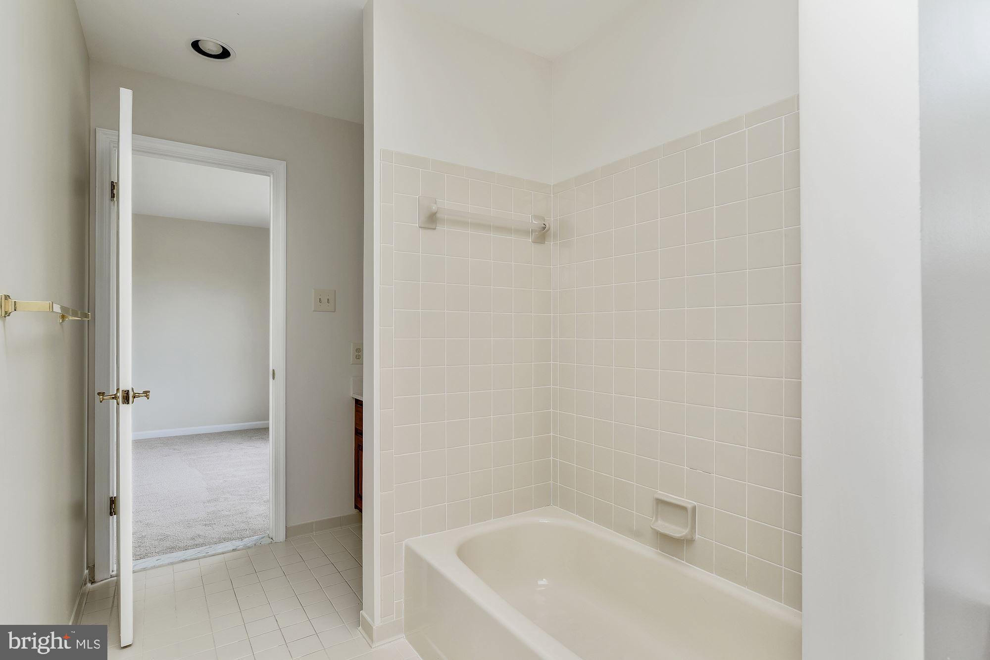 HOBBITS GLEN - Residential