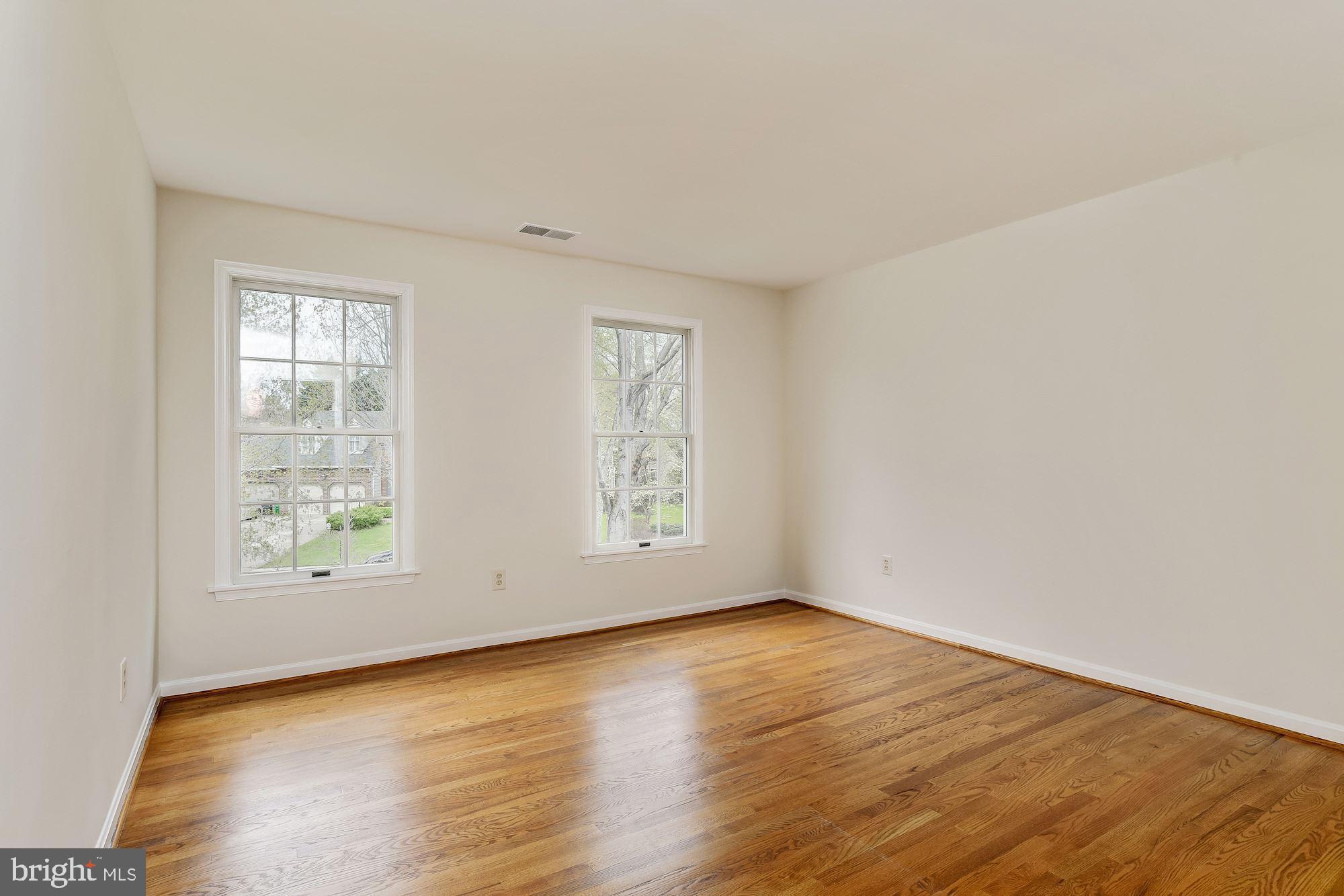 HOBBITS GLEN - Residential