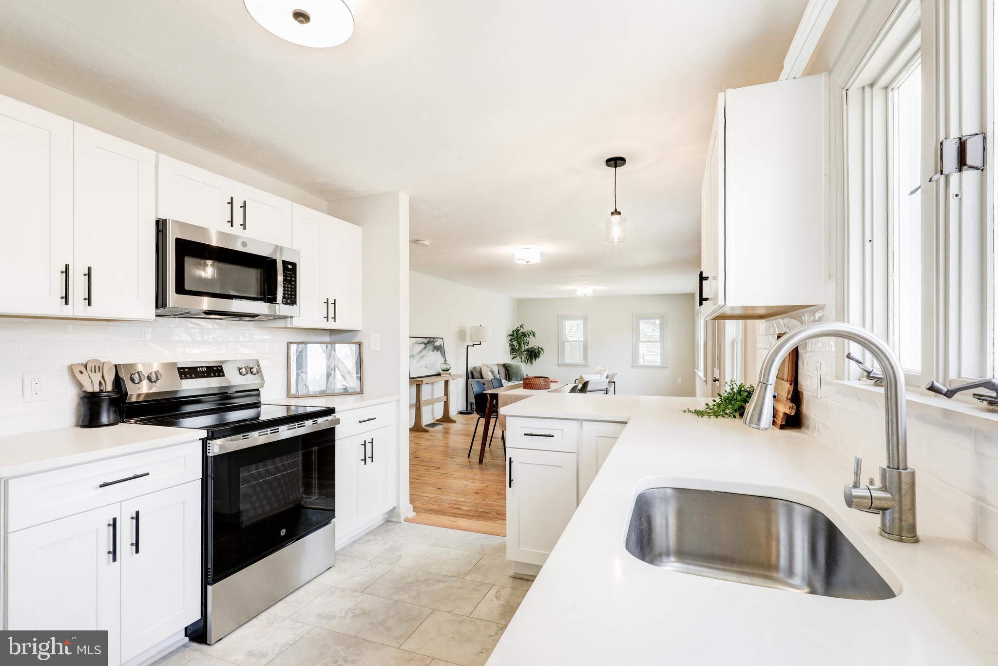 EAST FALLOWFIELD - Residential