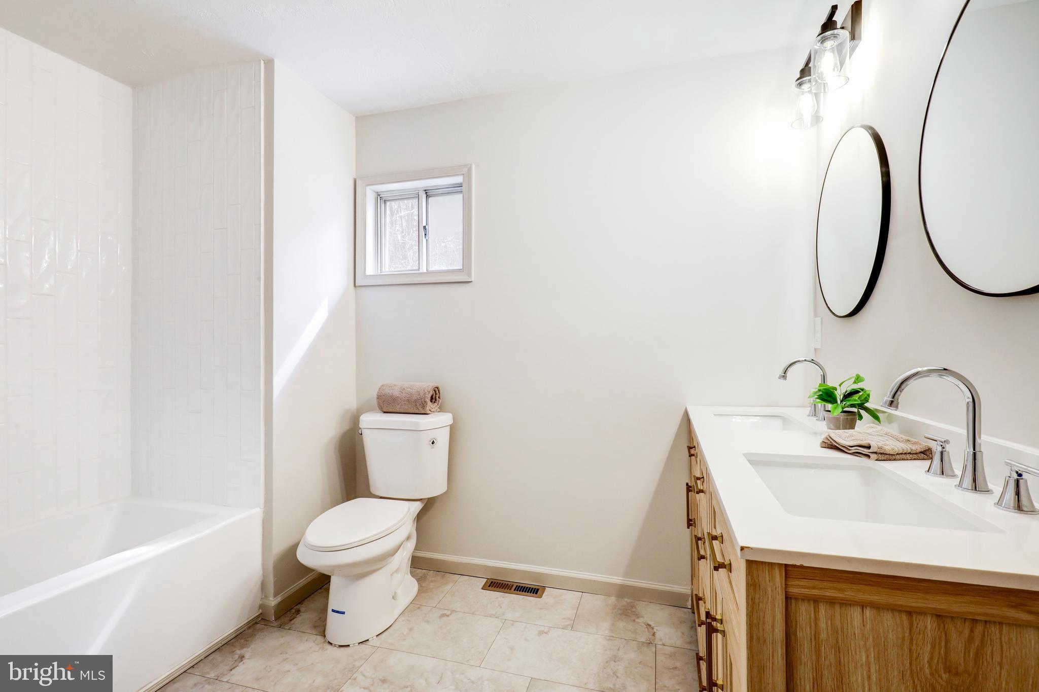 EAST FALLOWFIELD - Residential