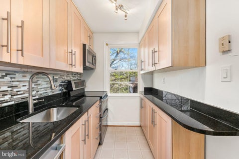 Condo For Sale - 2211 Washington Avenue #303<br/> SILVER SPRING, MD 20910