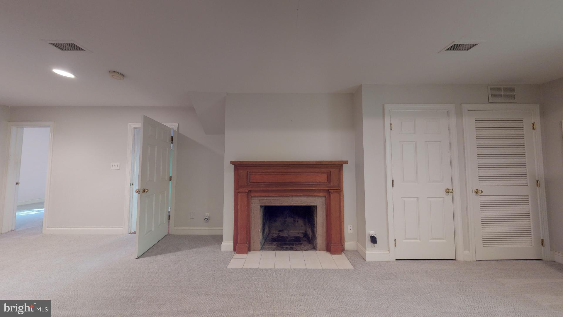 COUNTRY CLUB HILLS - Residential