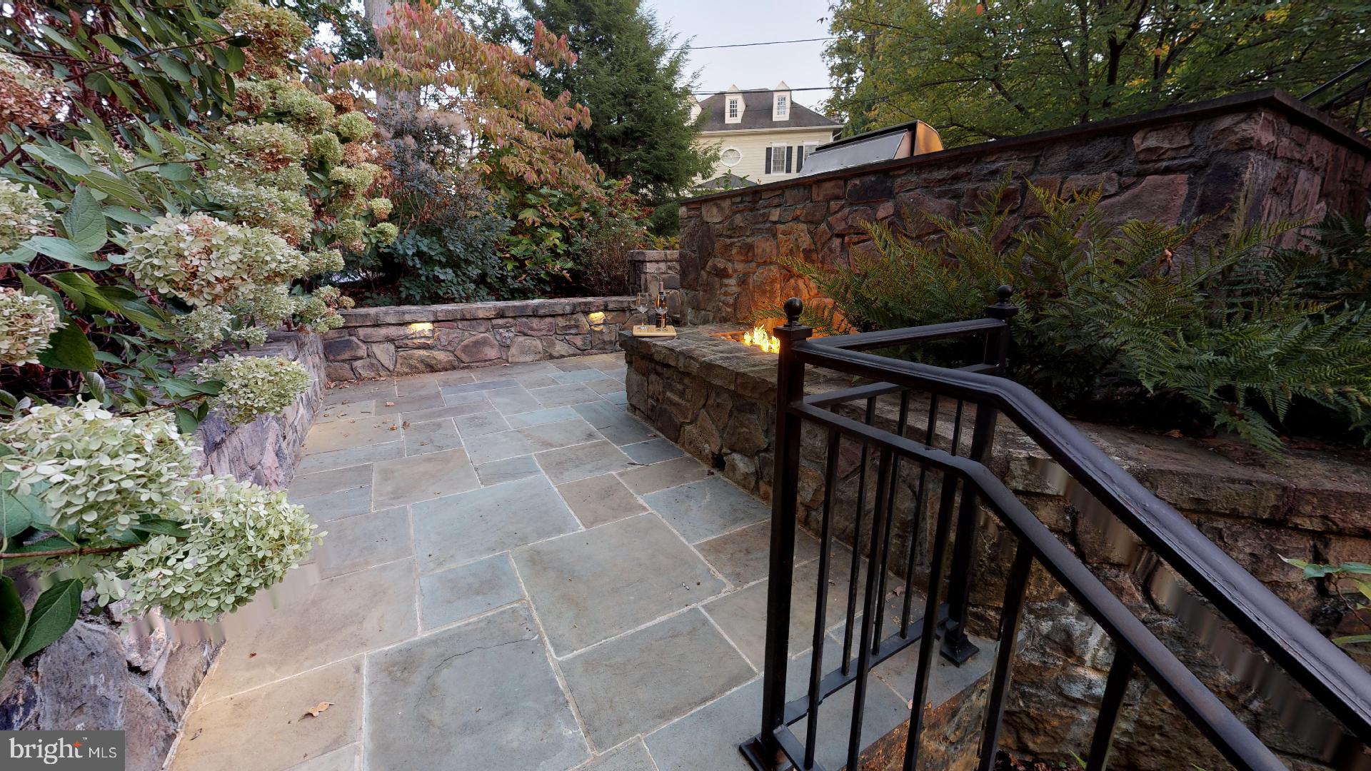 COUNTRY CLUB HILLS - Residential