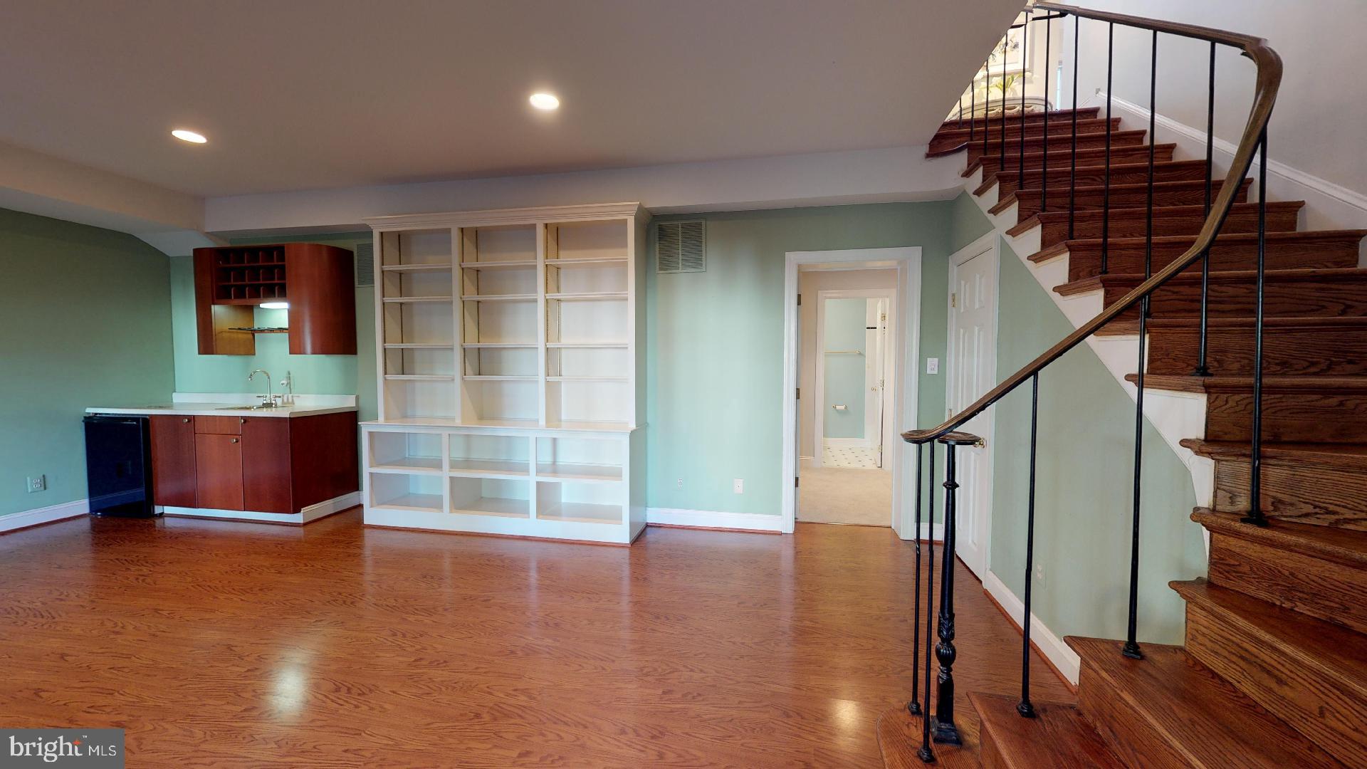 COUNTRY CLUB HILLS - Residential