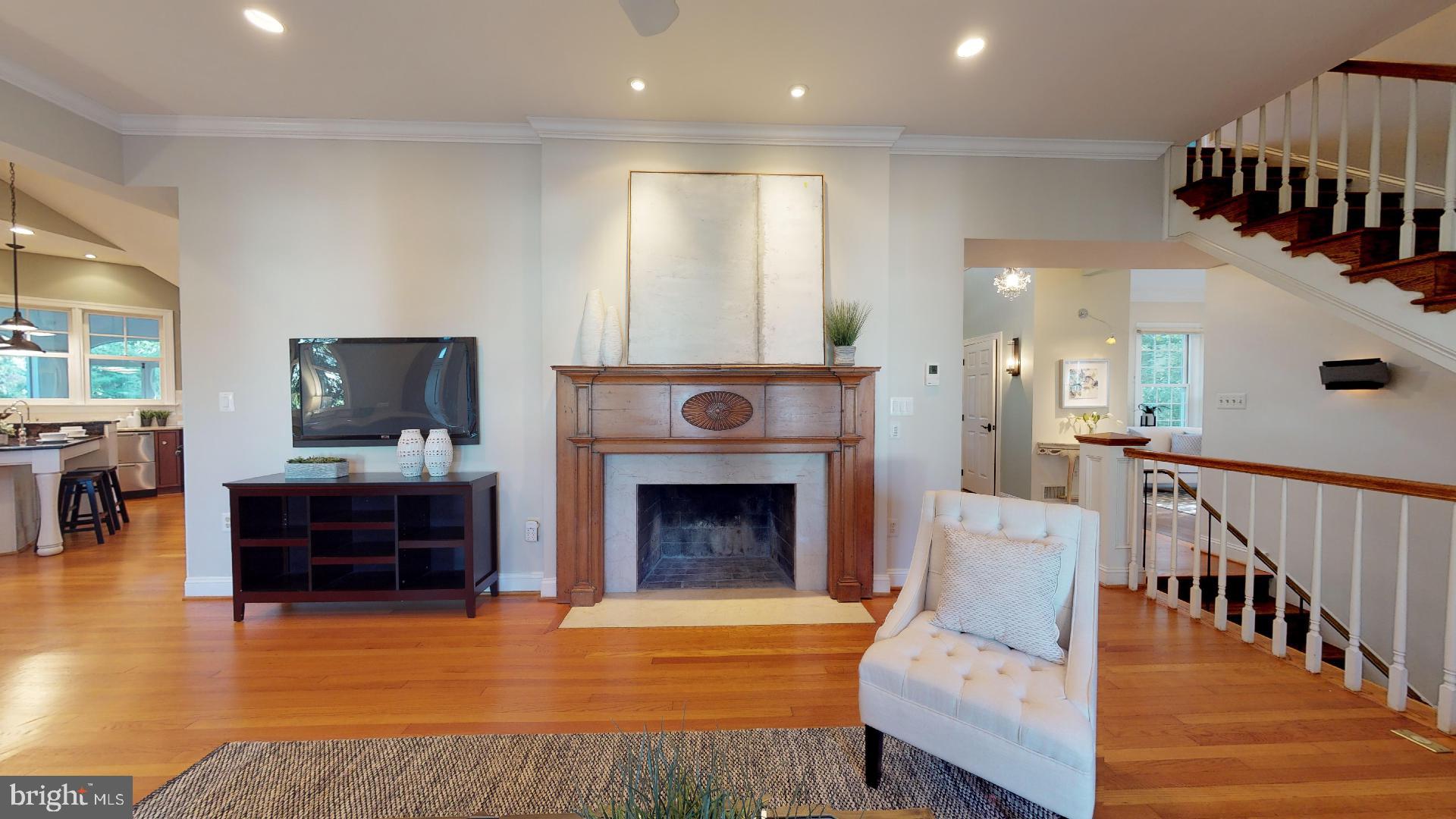 COUNTRY CLUB HILLS - Residential