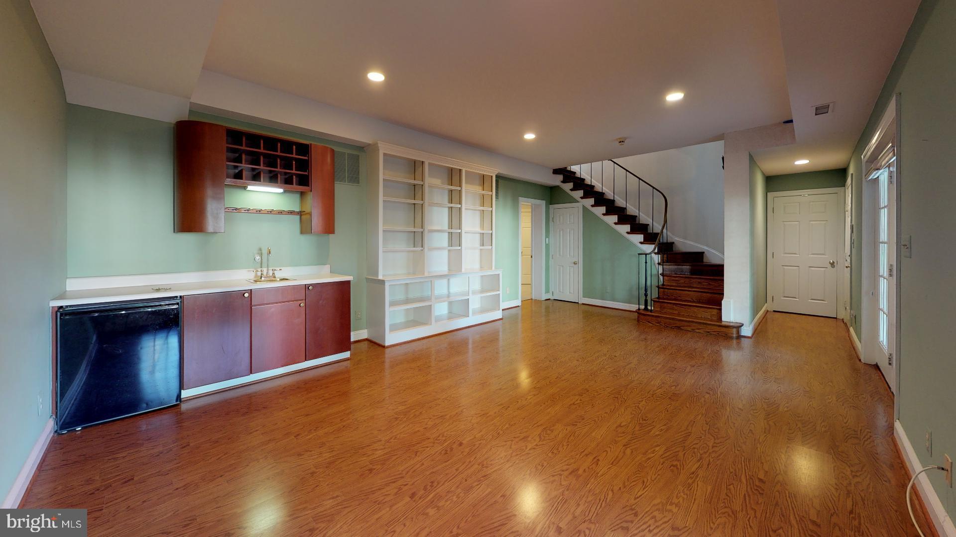 COUNTRY CLUB HILLS - Residential