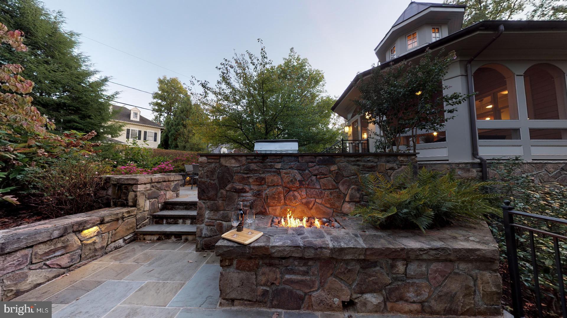 COUNTRY CLUB HILLS - Residential