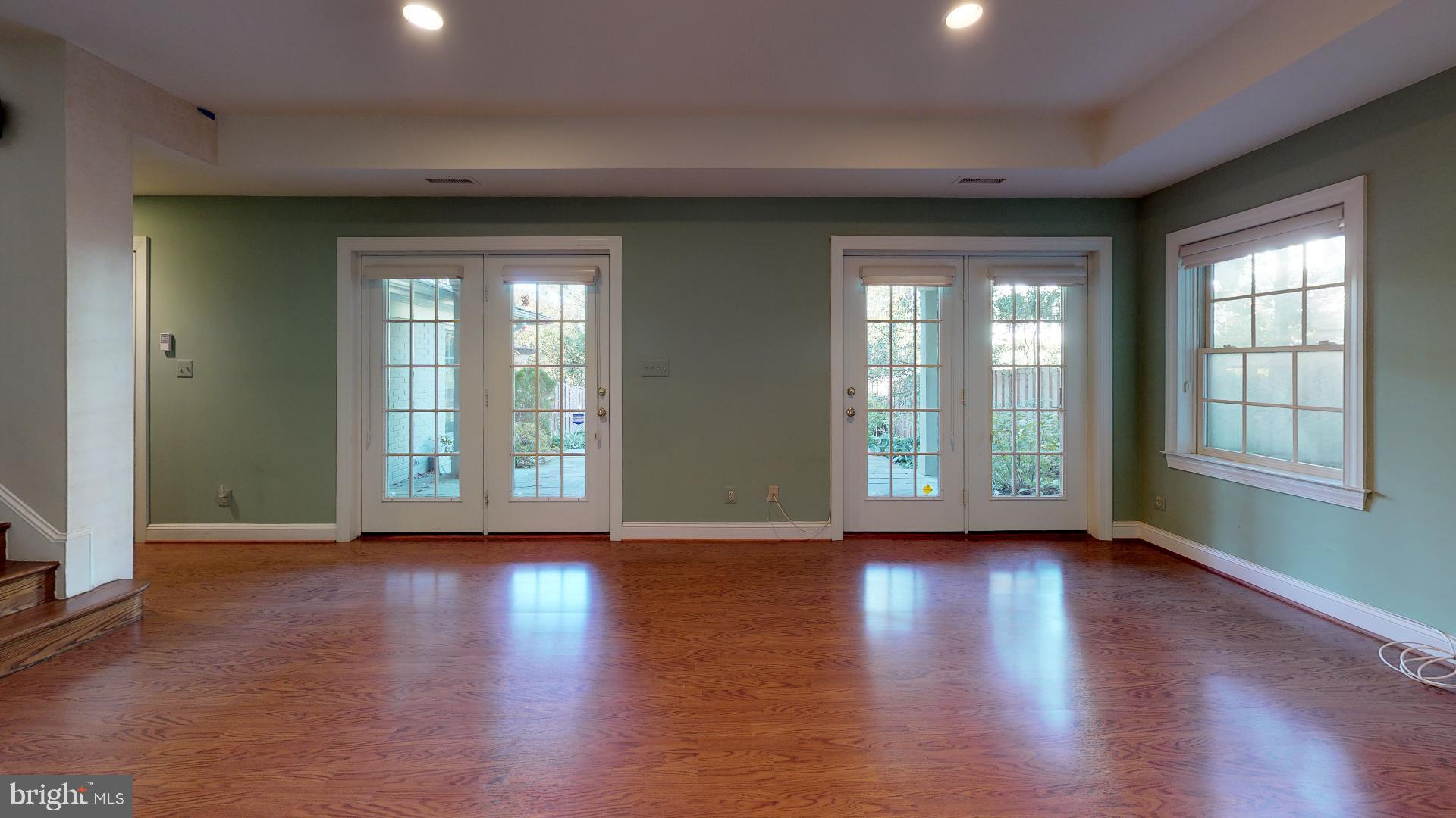 COUNTRY CLUB HILLS - Residential