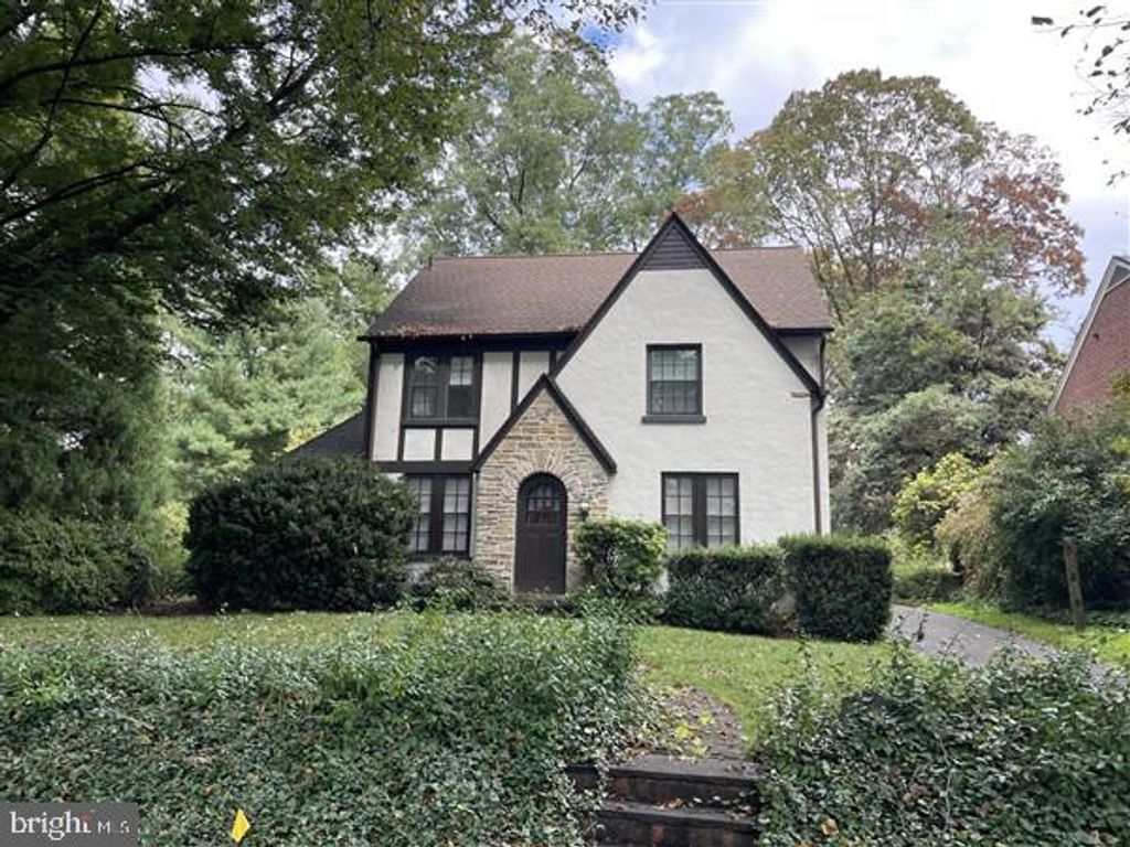 Photo of 1299 HILLSIDE DR, LANCASTER, PA 17603 (MLS # PALA2042390)