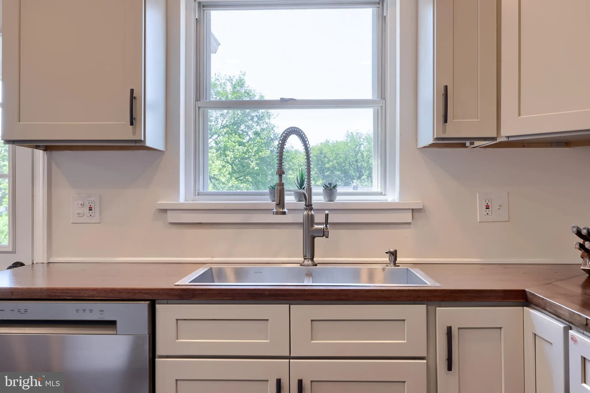 Lancaster, Pennsylvania 17603, United States, 4 Bedrooms Bedrooms, ,4 BathroomsBathrooms,Residential,Active,147116