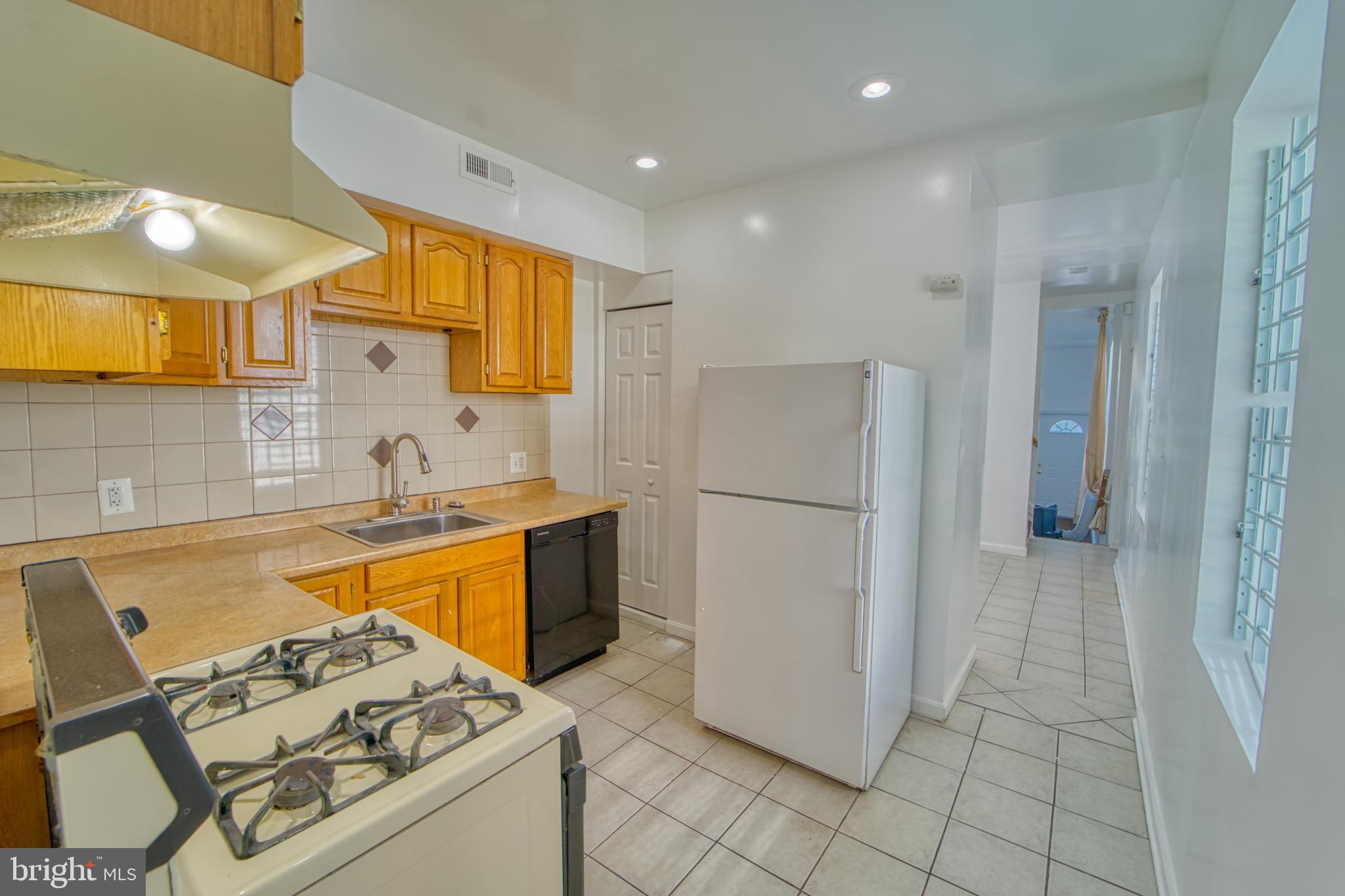 HARLEM PARK - Residential Lease