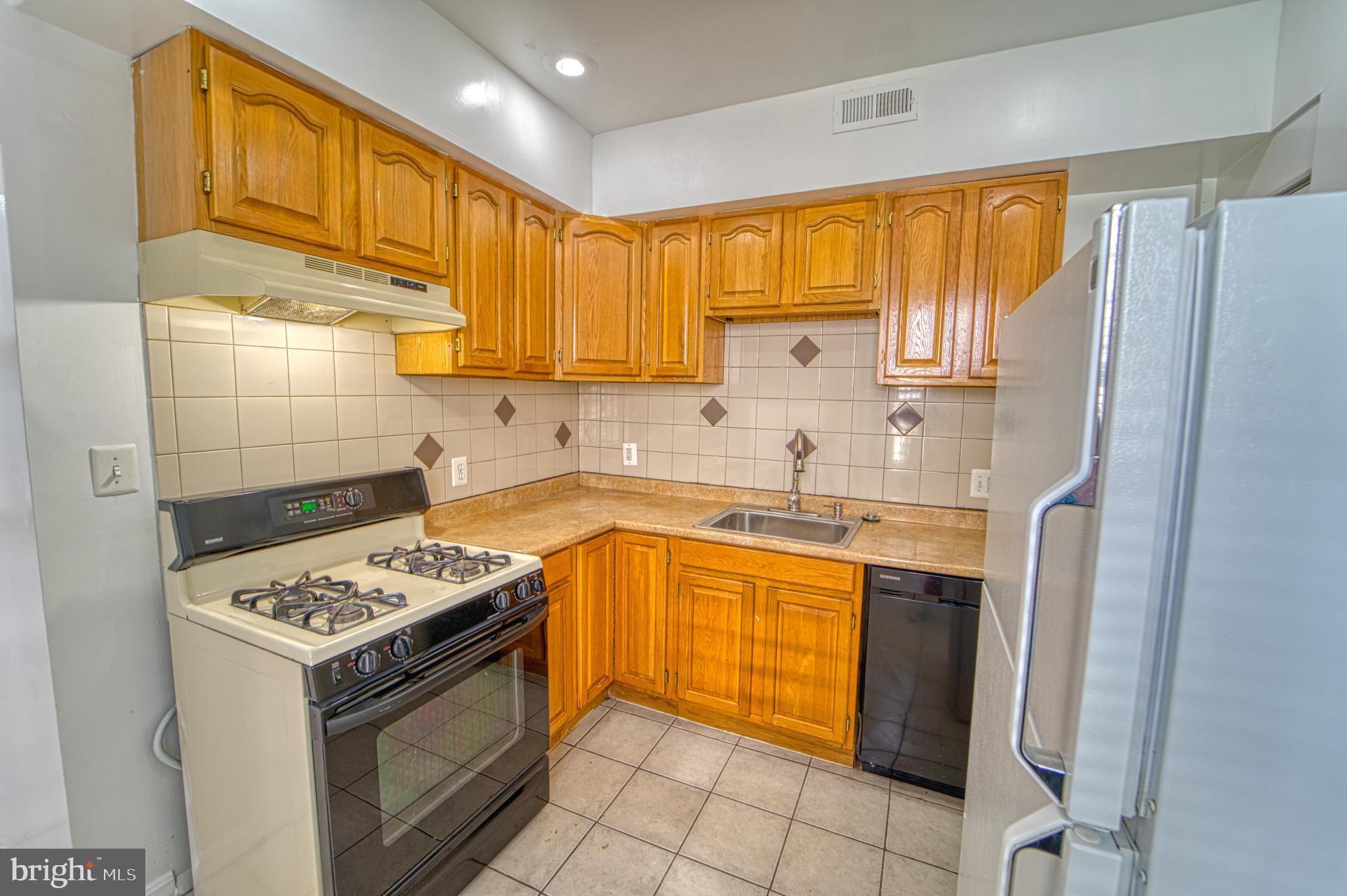 HARLEM PARK - Residential Lease