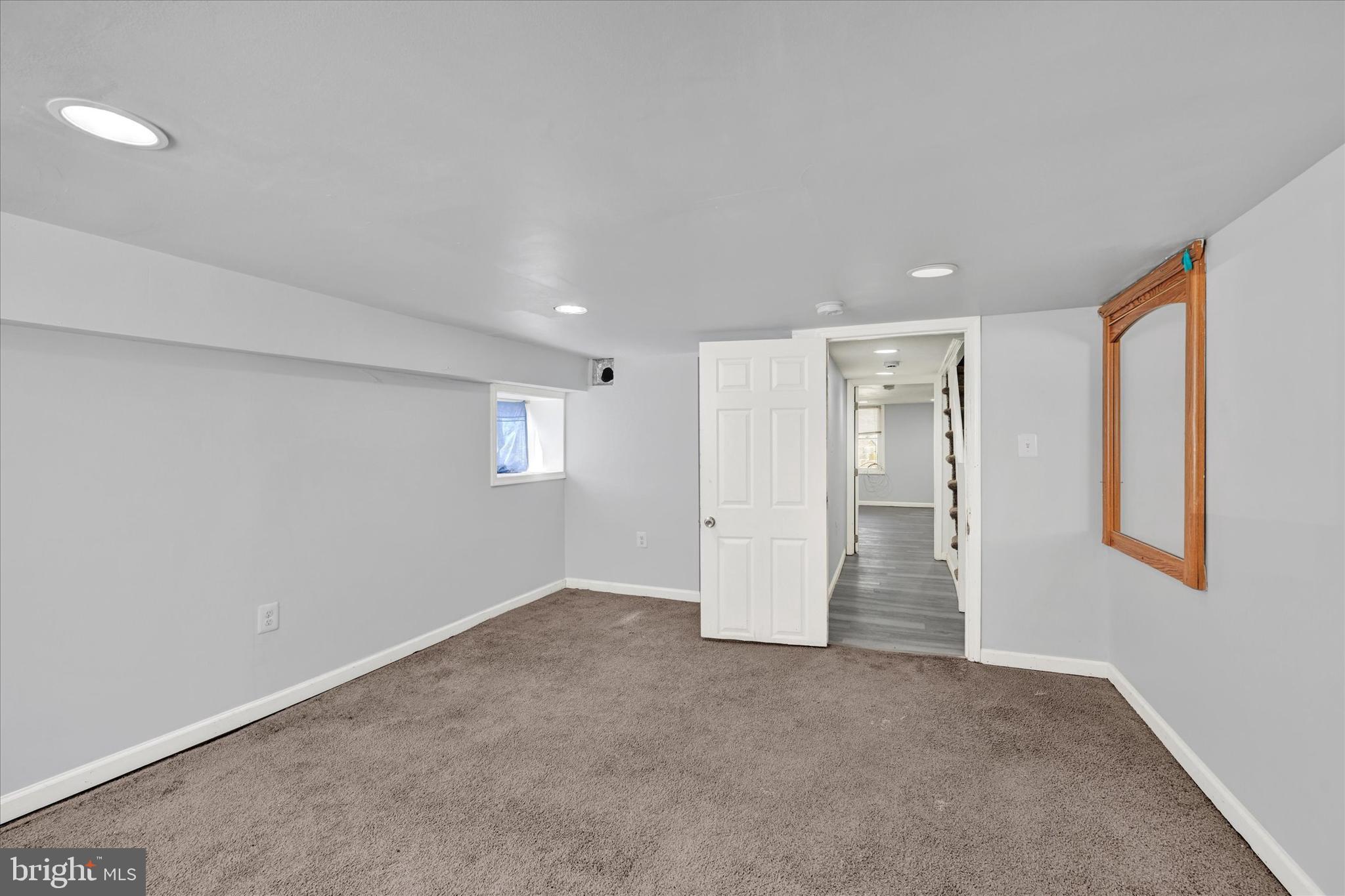 ELLWOOD PARK - Residential