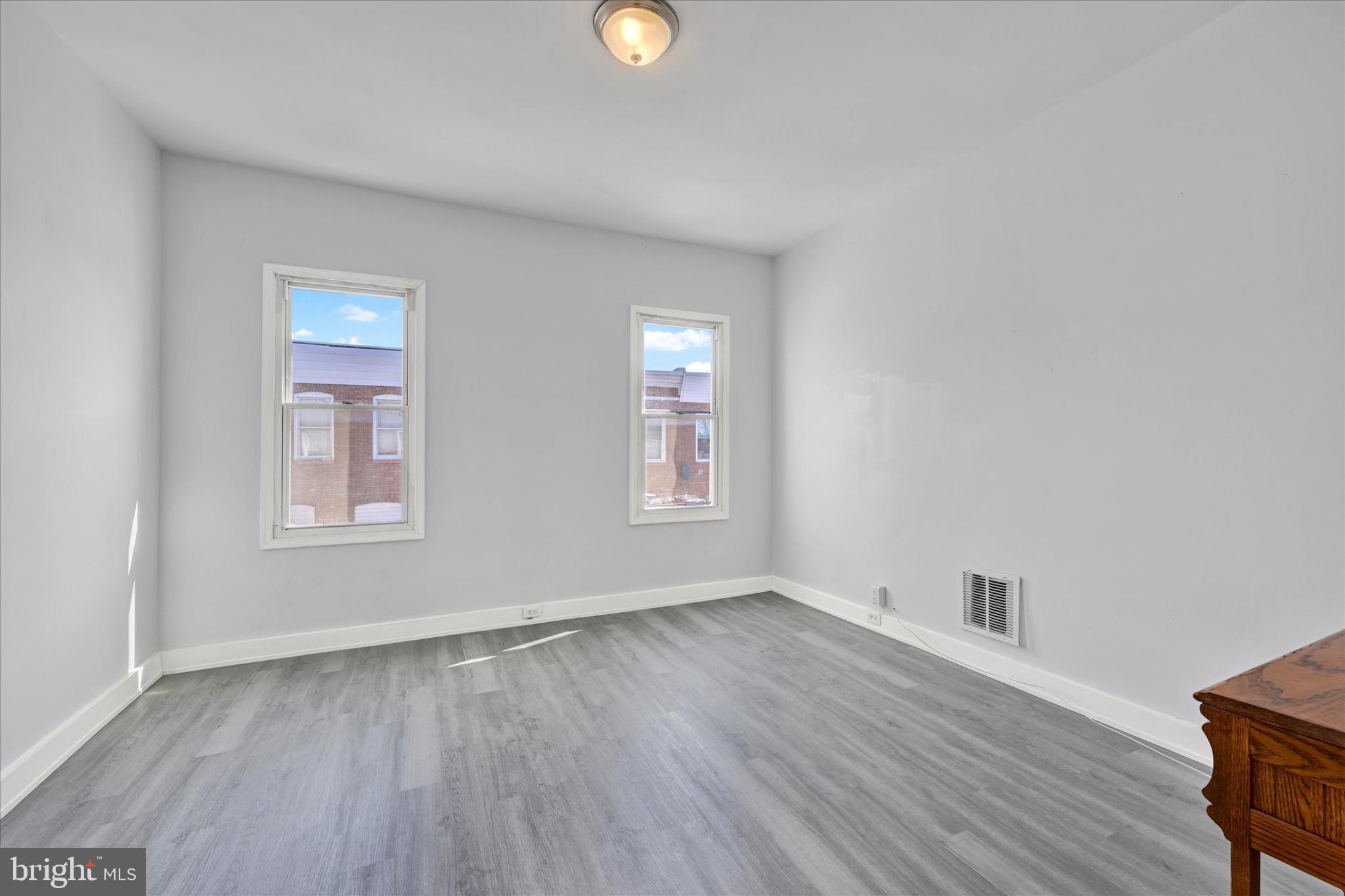 ELLWOOD PARK - Residential