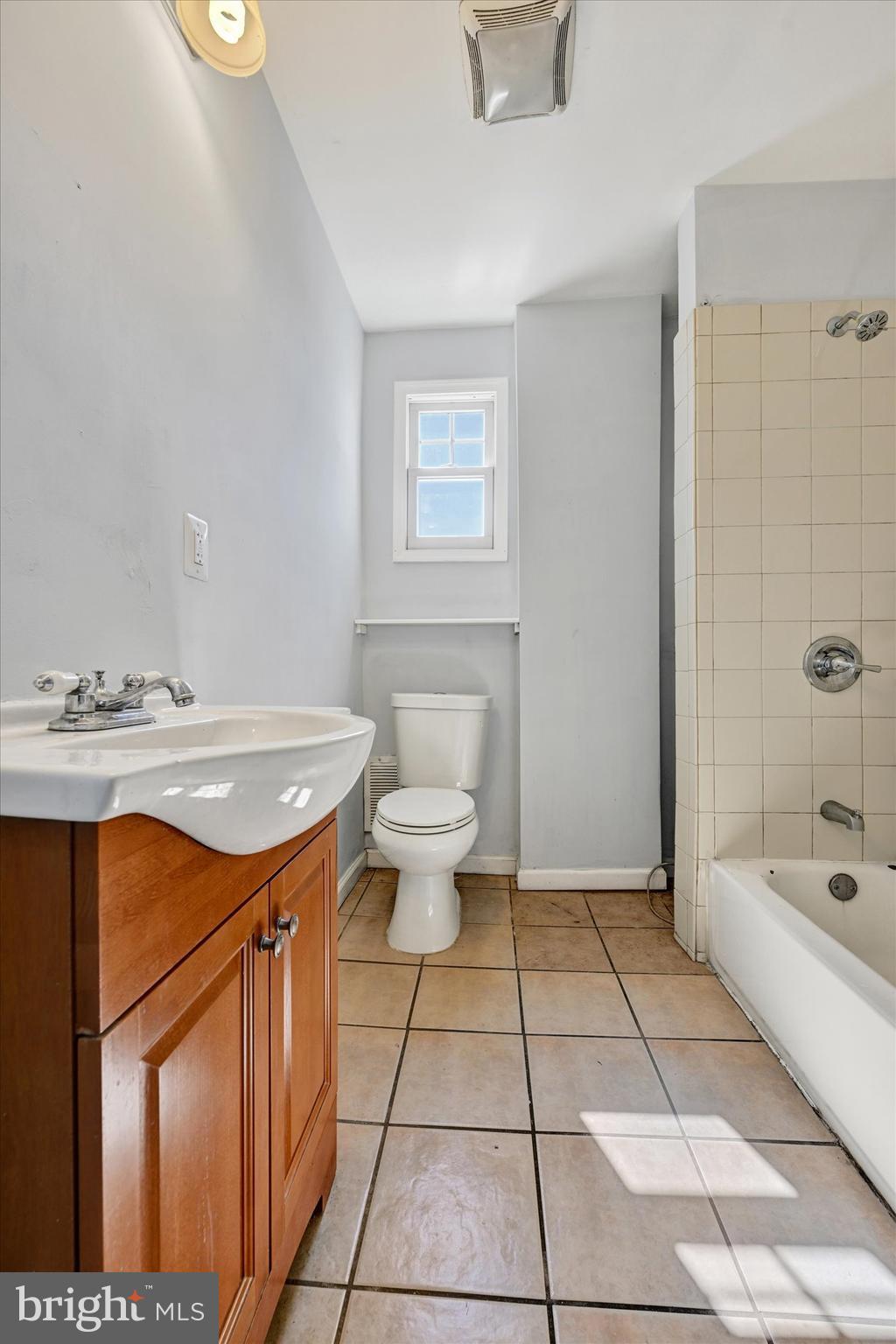 ELLWOOD PARK - Residential