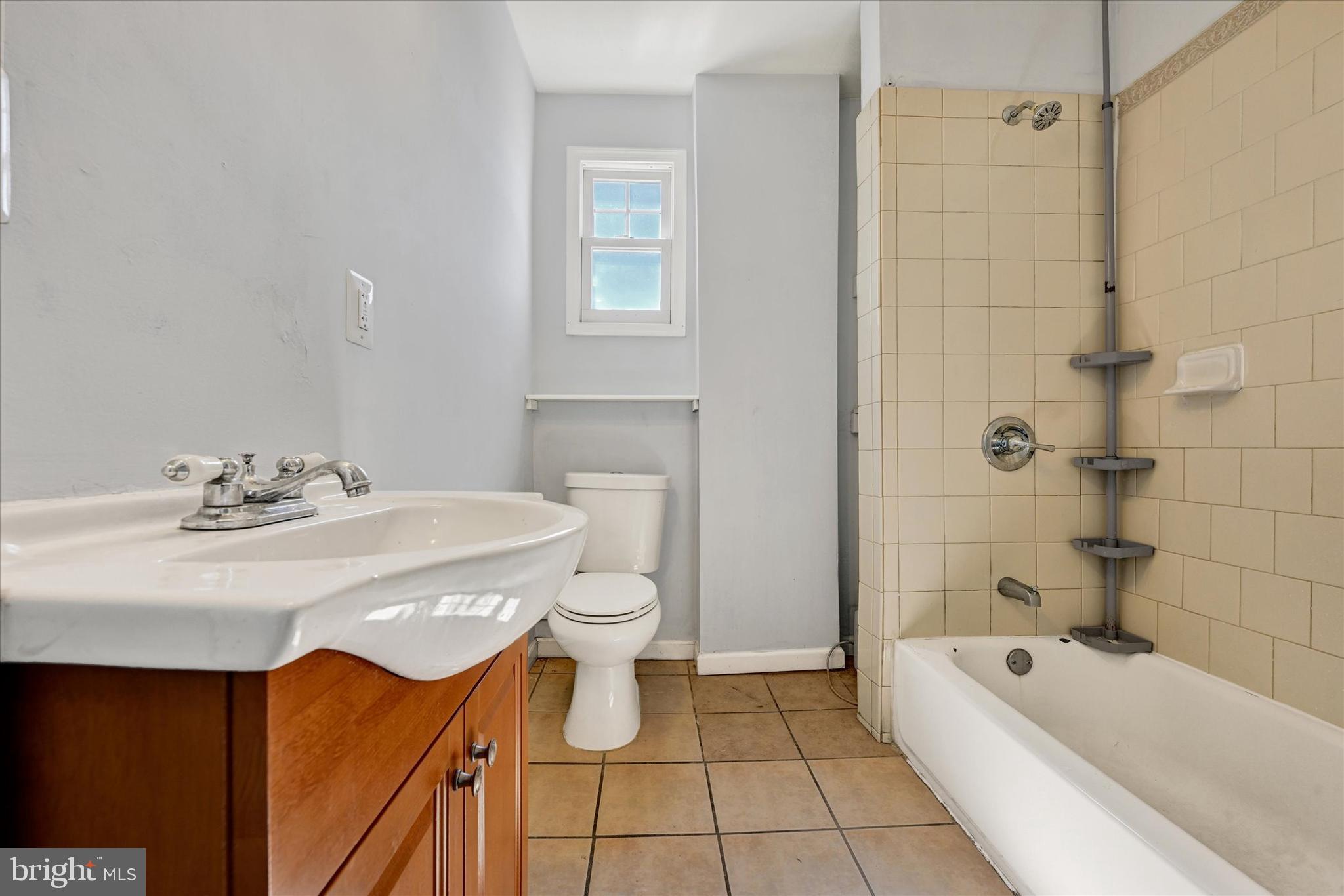 ELLWOOD PARK - Residential