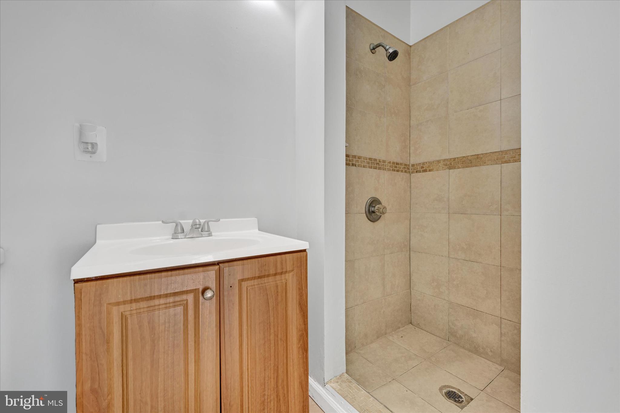 ELLWOOD PARK - Residential