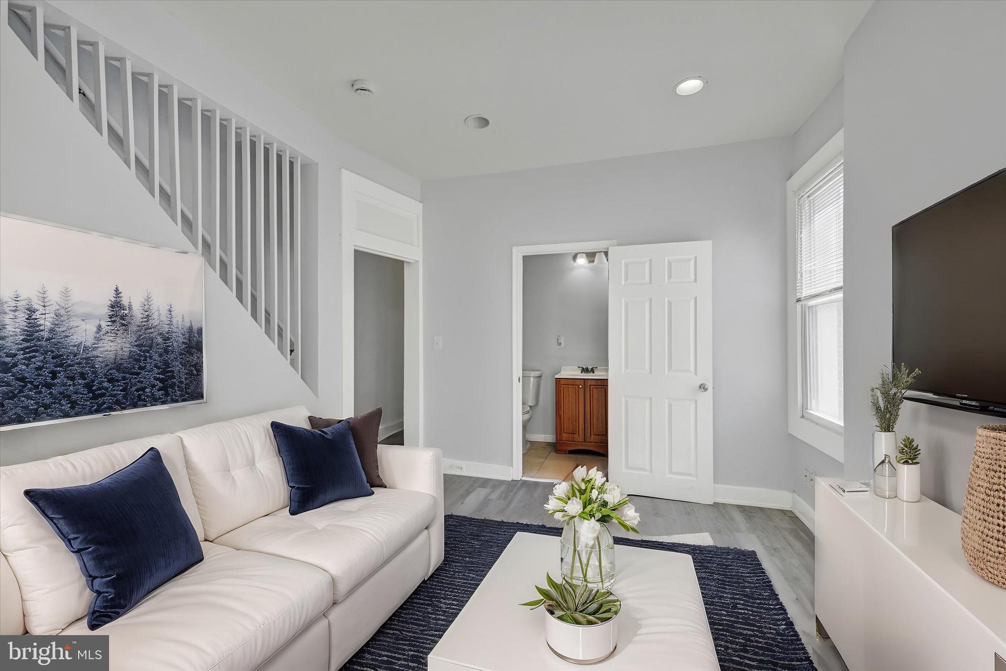 ELLWOOD PARK - Residential