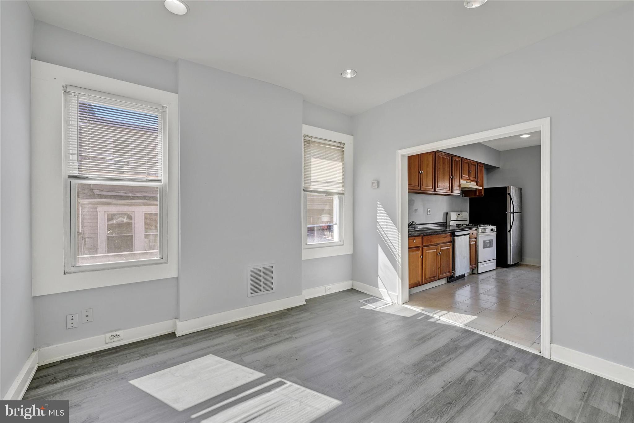 ELLWOOD PARK - Residential