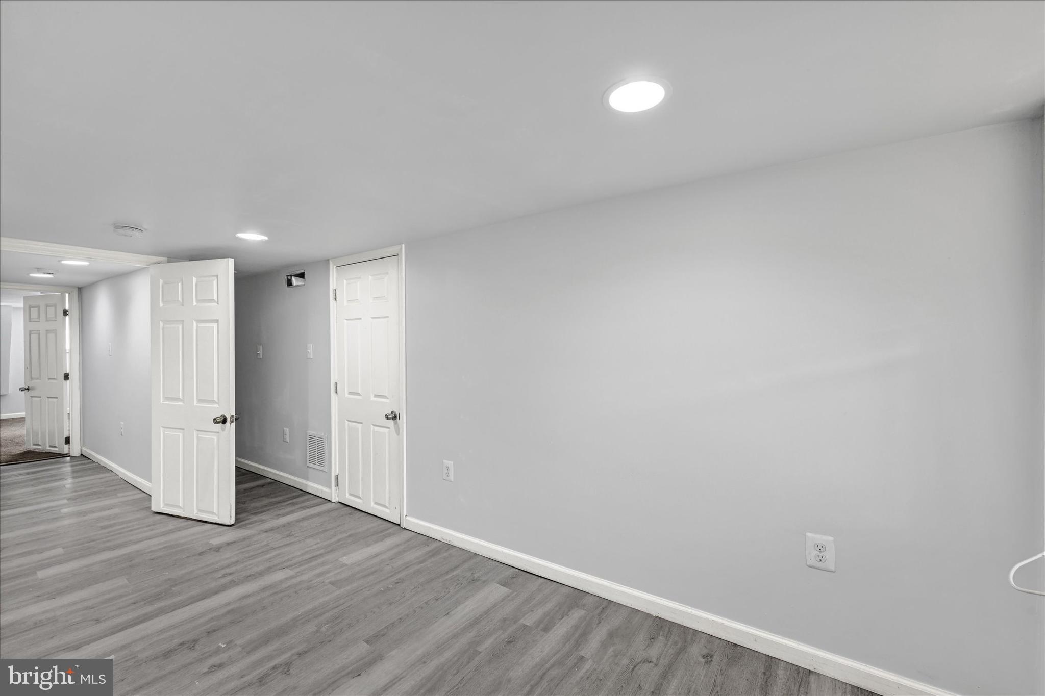 ELLWOOD PARK - Residential