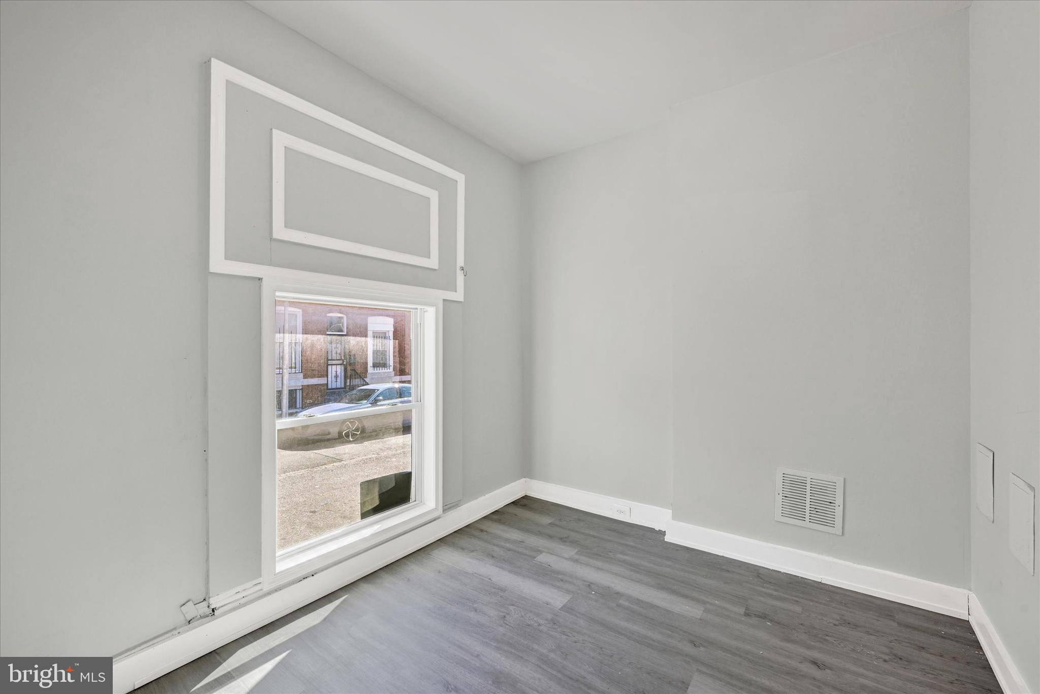 ELLWOOD PARK - Residential