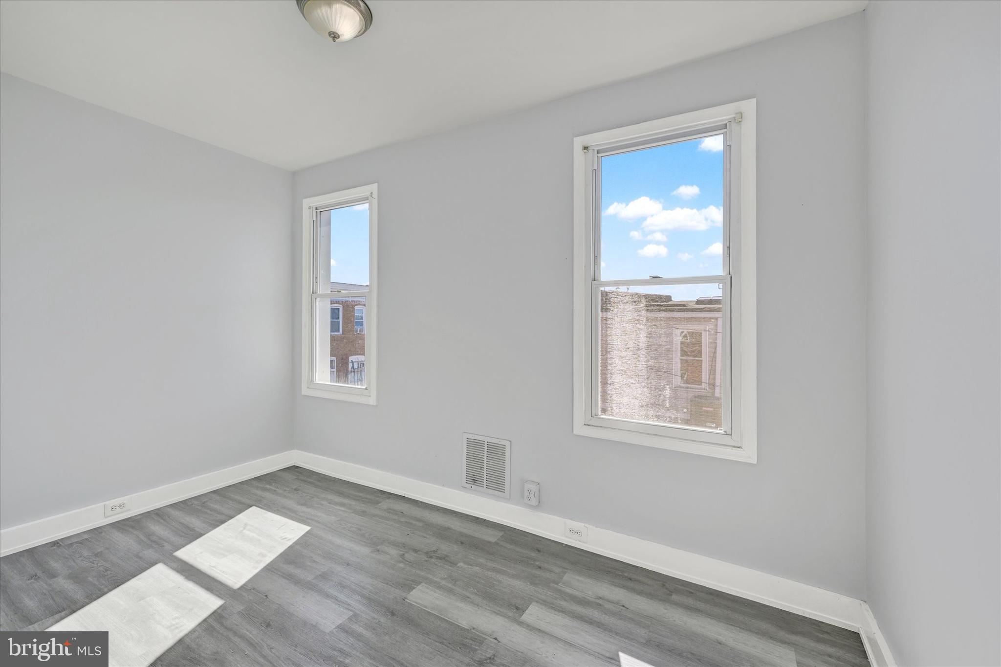 ELLWOOD PARK - Residential