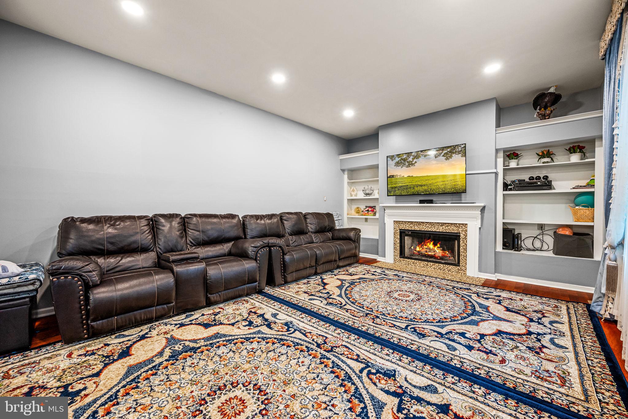 HIDDEN OAKS I - Residential