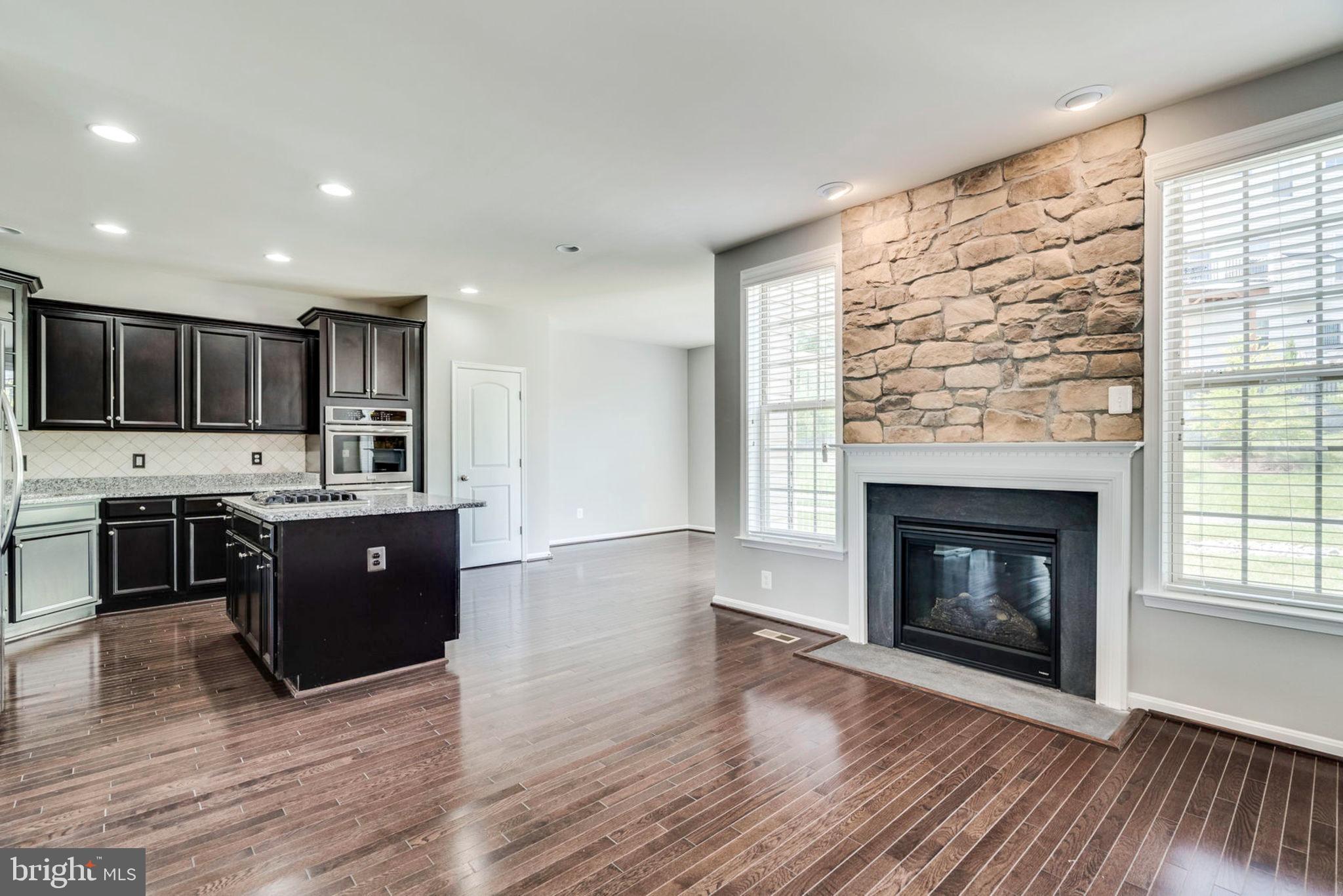 LYNDAM HILL - Residential