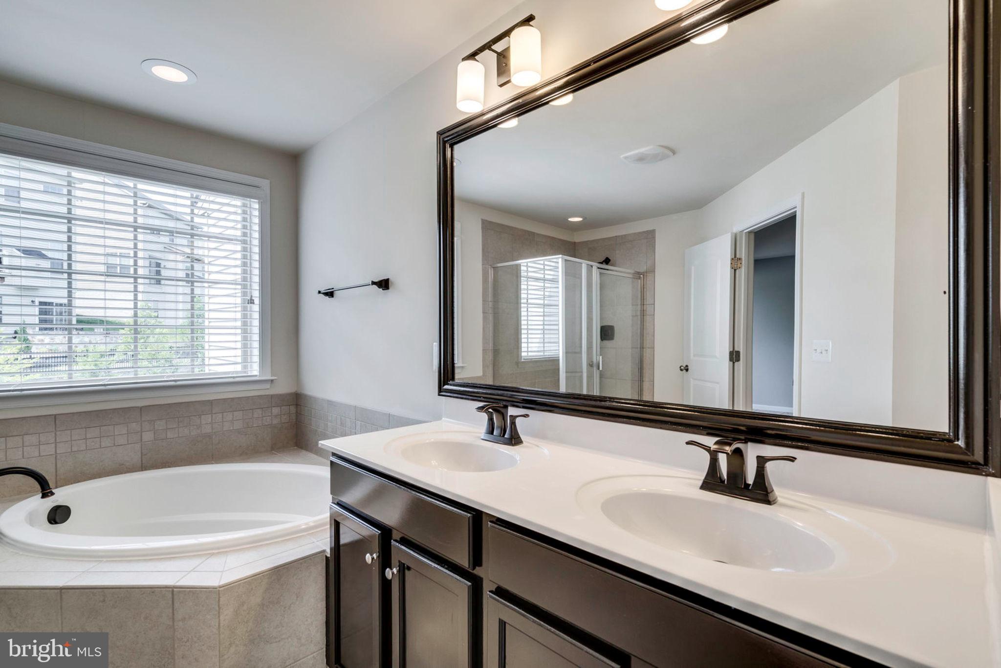 LYNDAM HILL - Residential