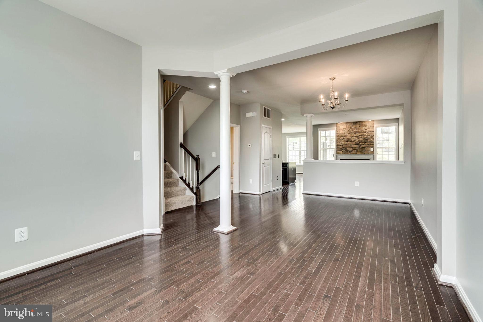 LYNDAM HILL - Residential