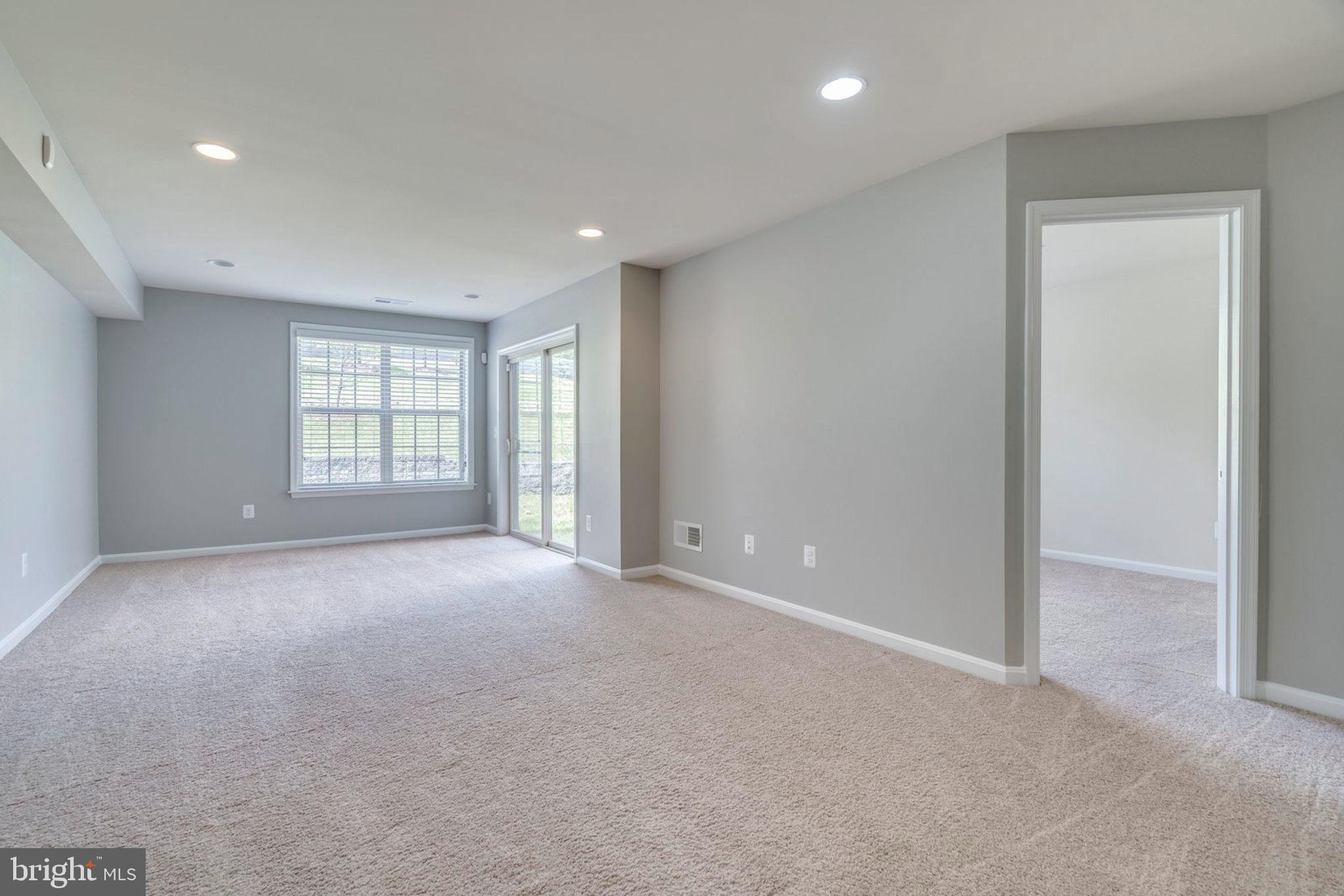 LYNDAM HILL - Residential