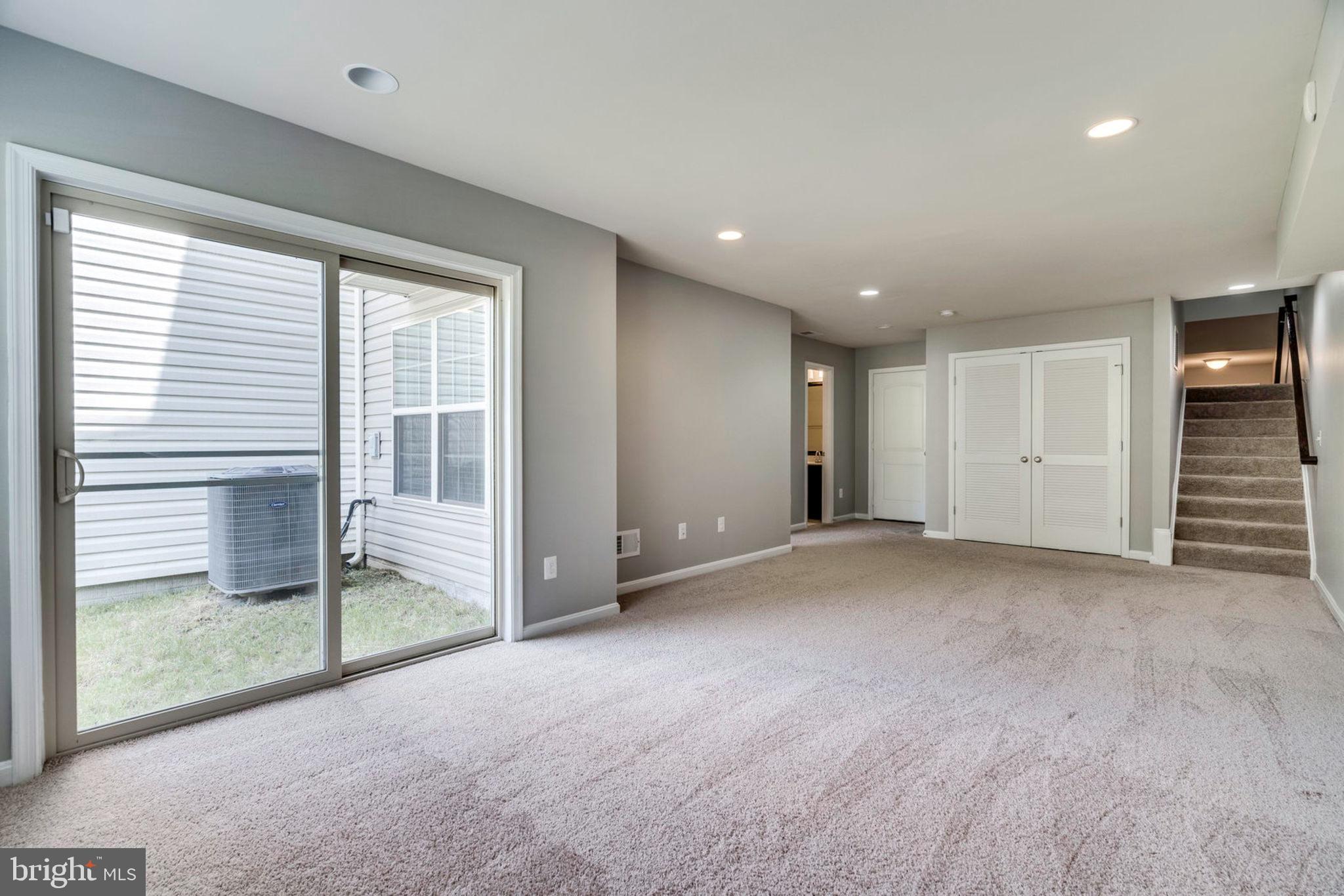 LYNDAM HILL - Residential