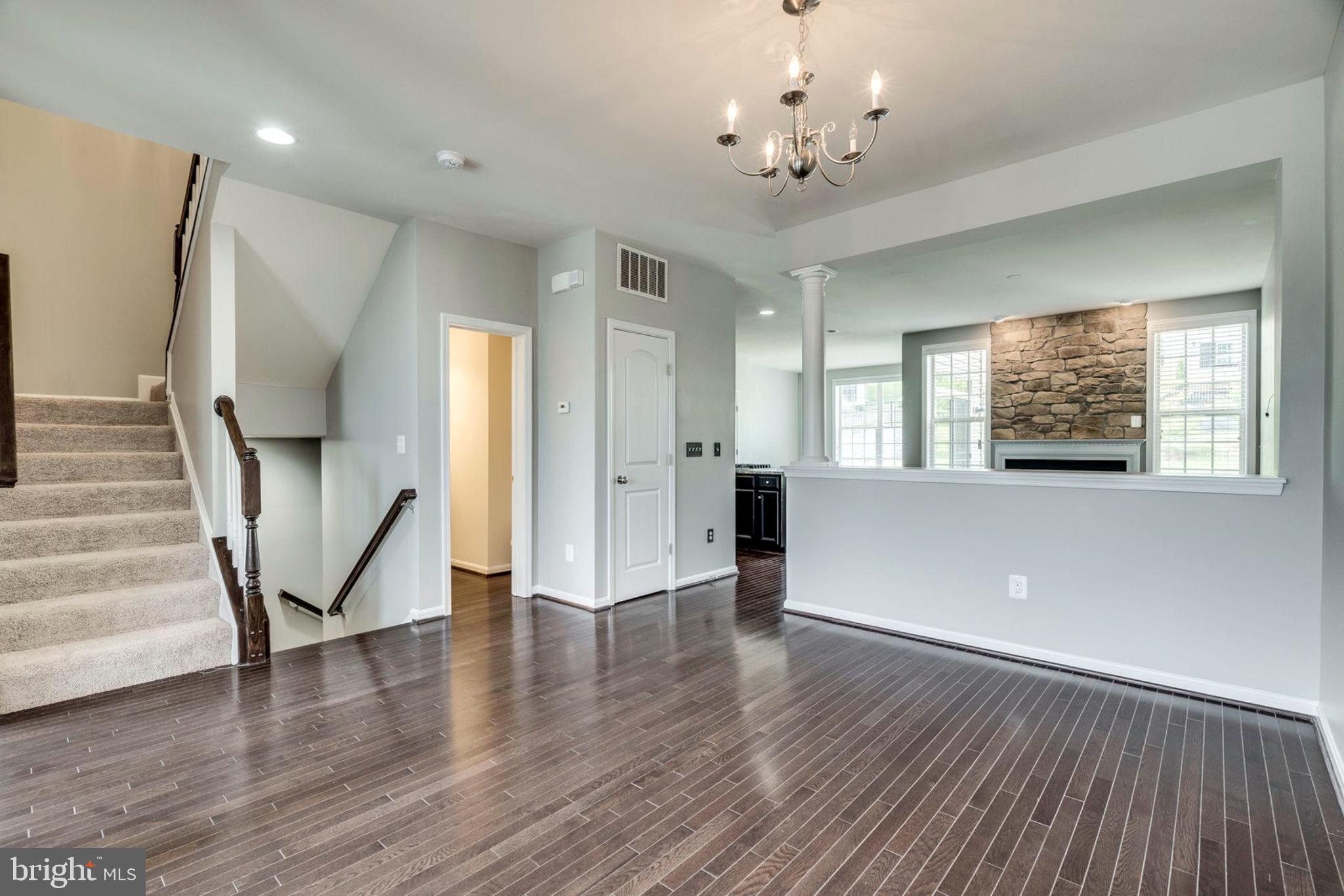 LYNDAM HILL - Residential