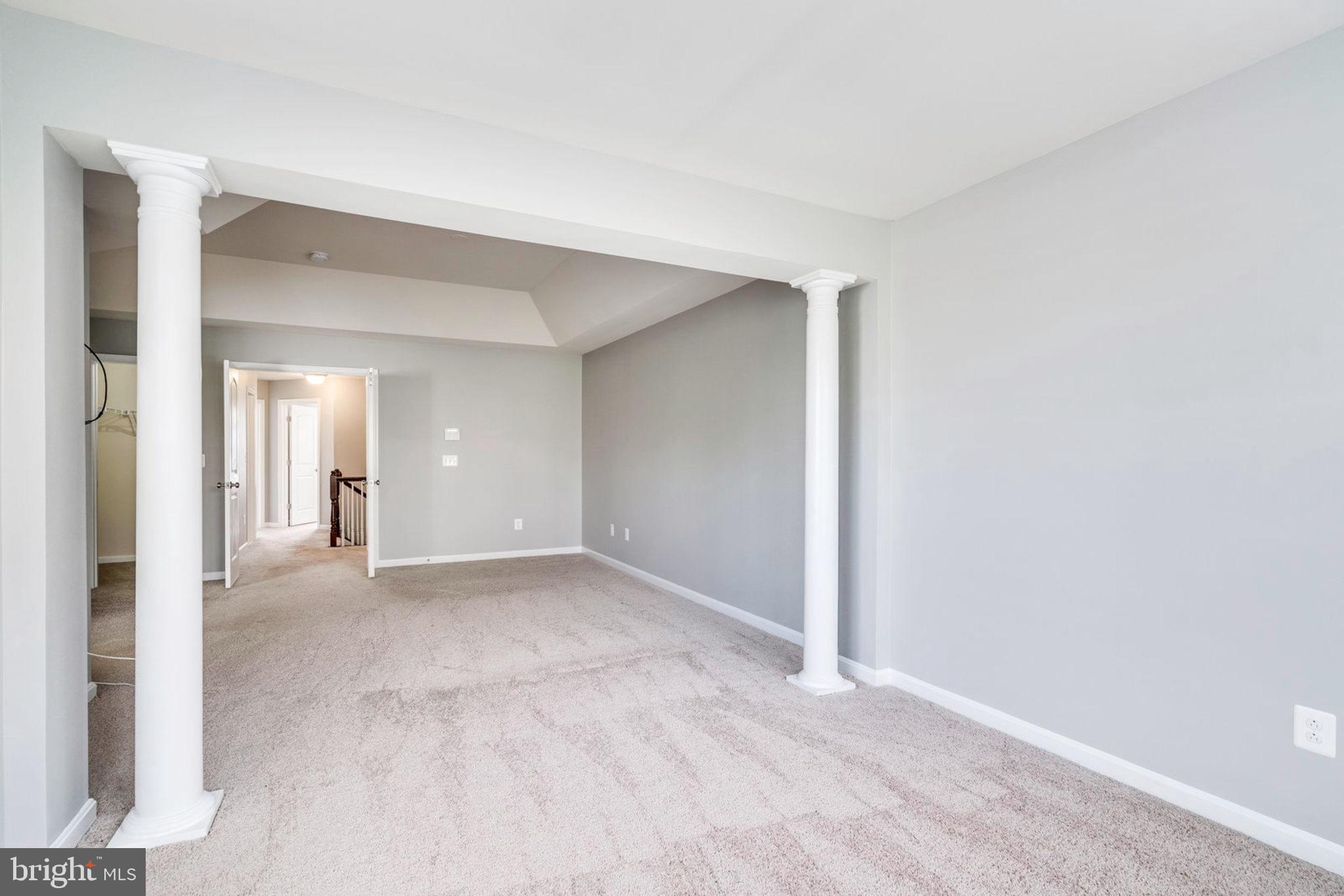 LYNDAM HILL - Residential