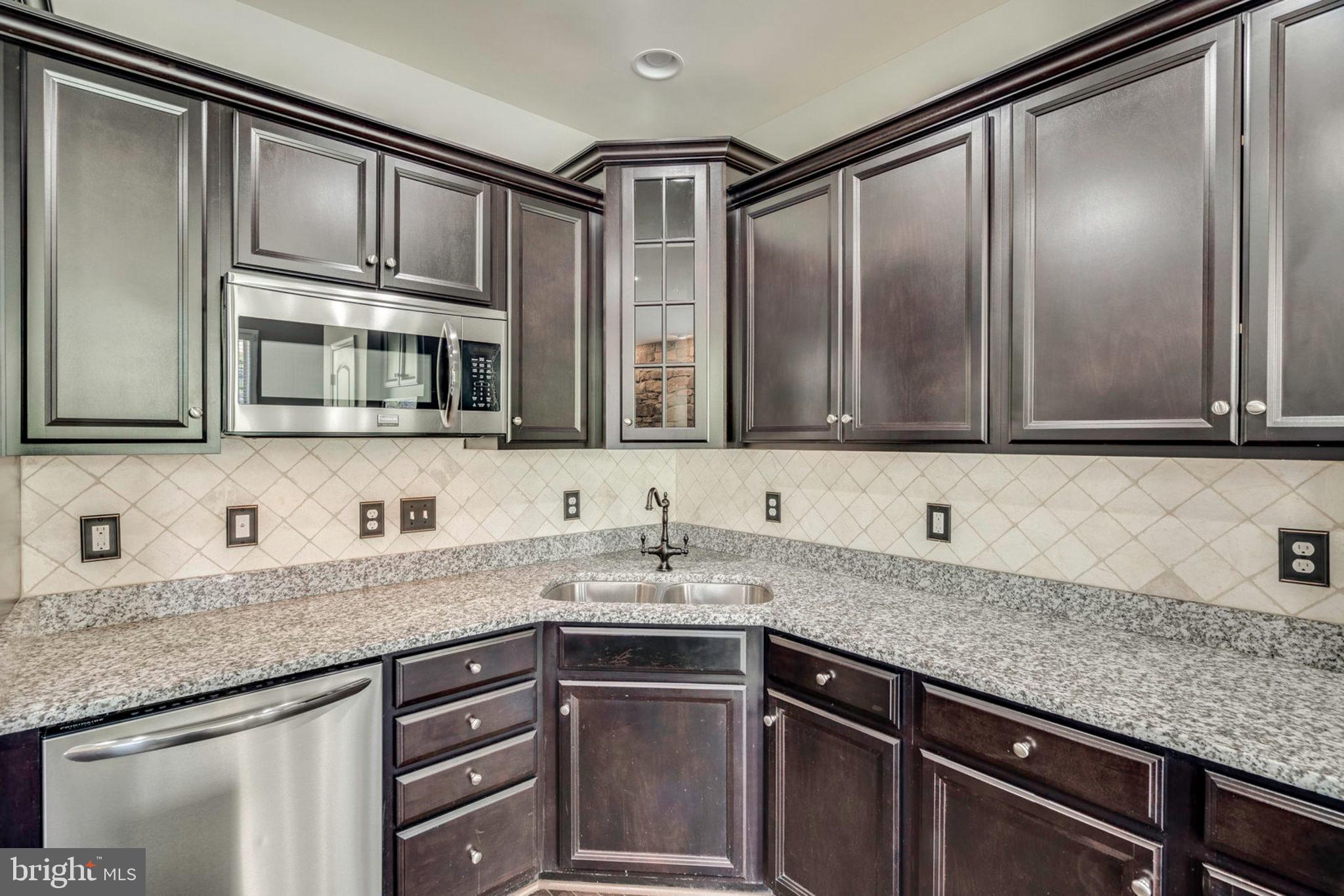 LYNDAM HILL - Residential