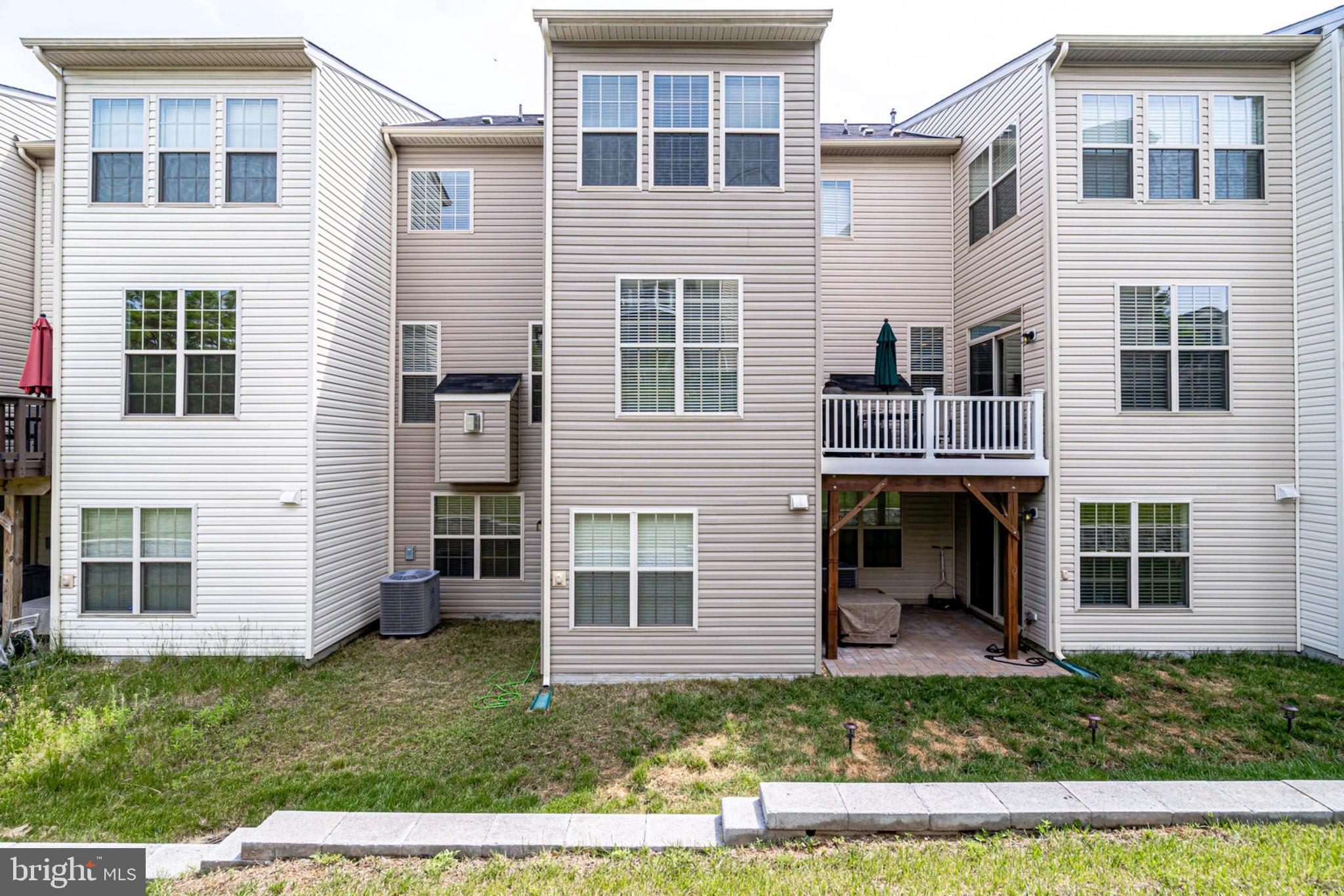 LYNDAM HILL - Residential