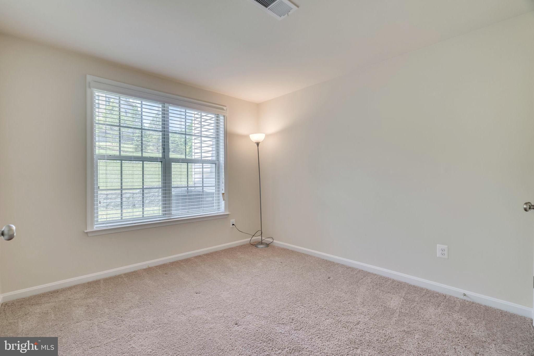 LYNDAM HILL - Residential